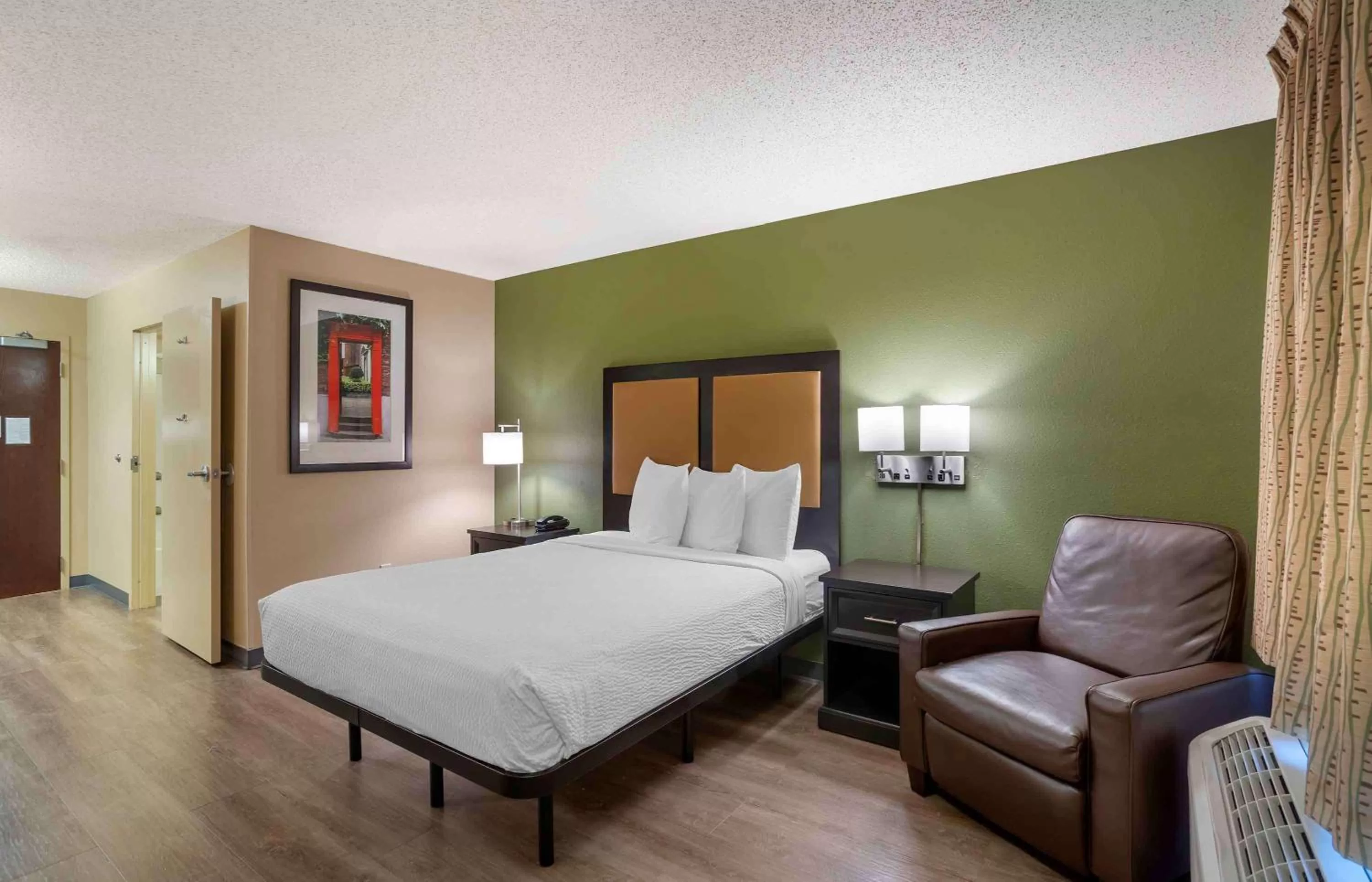 Bedroom, Bed in Extended Stay America Select Suites - Springfield - South