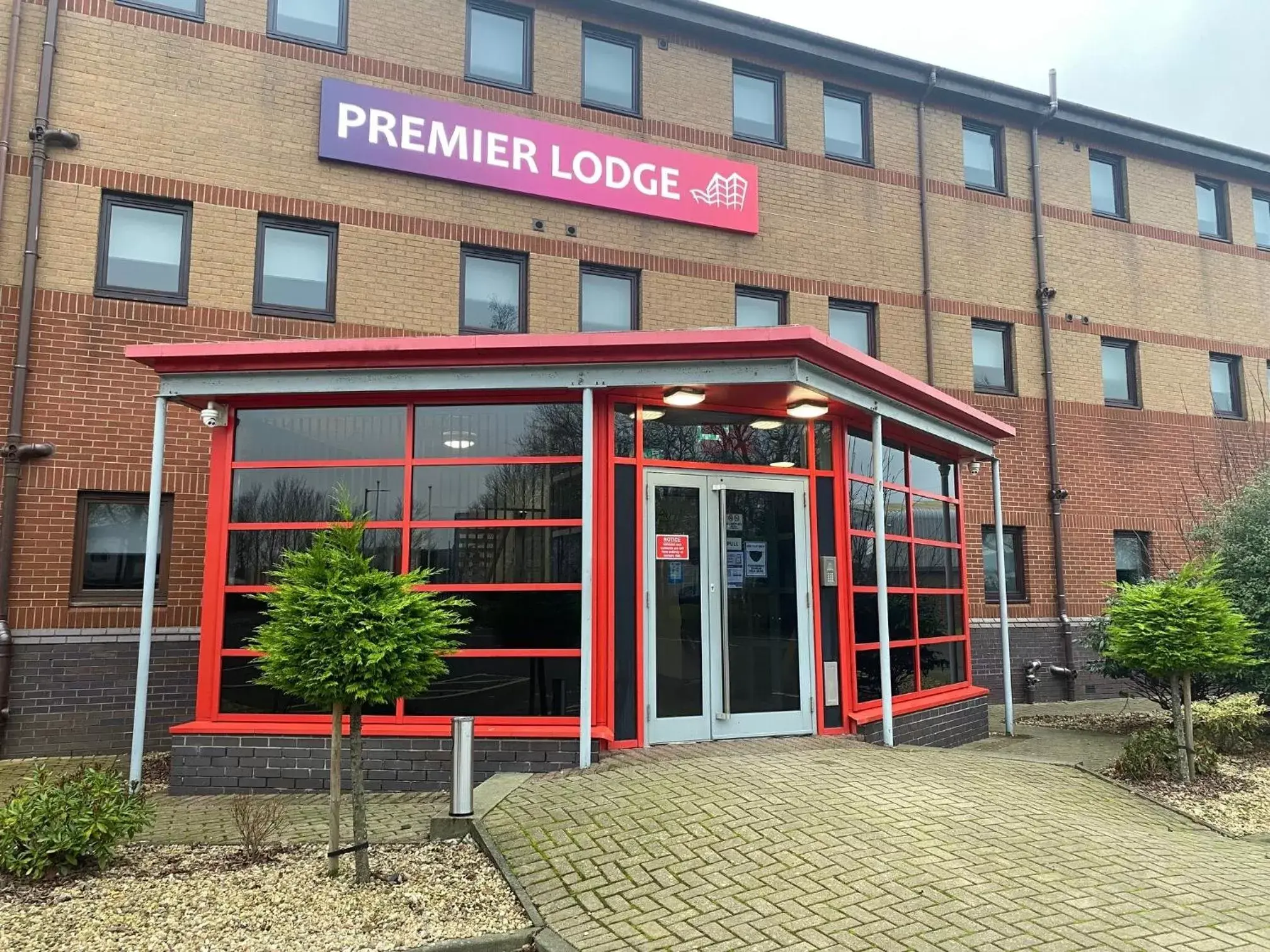 Facade/entrance in Premier Lodge