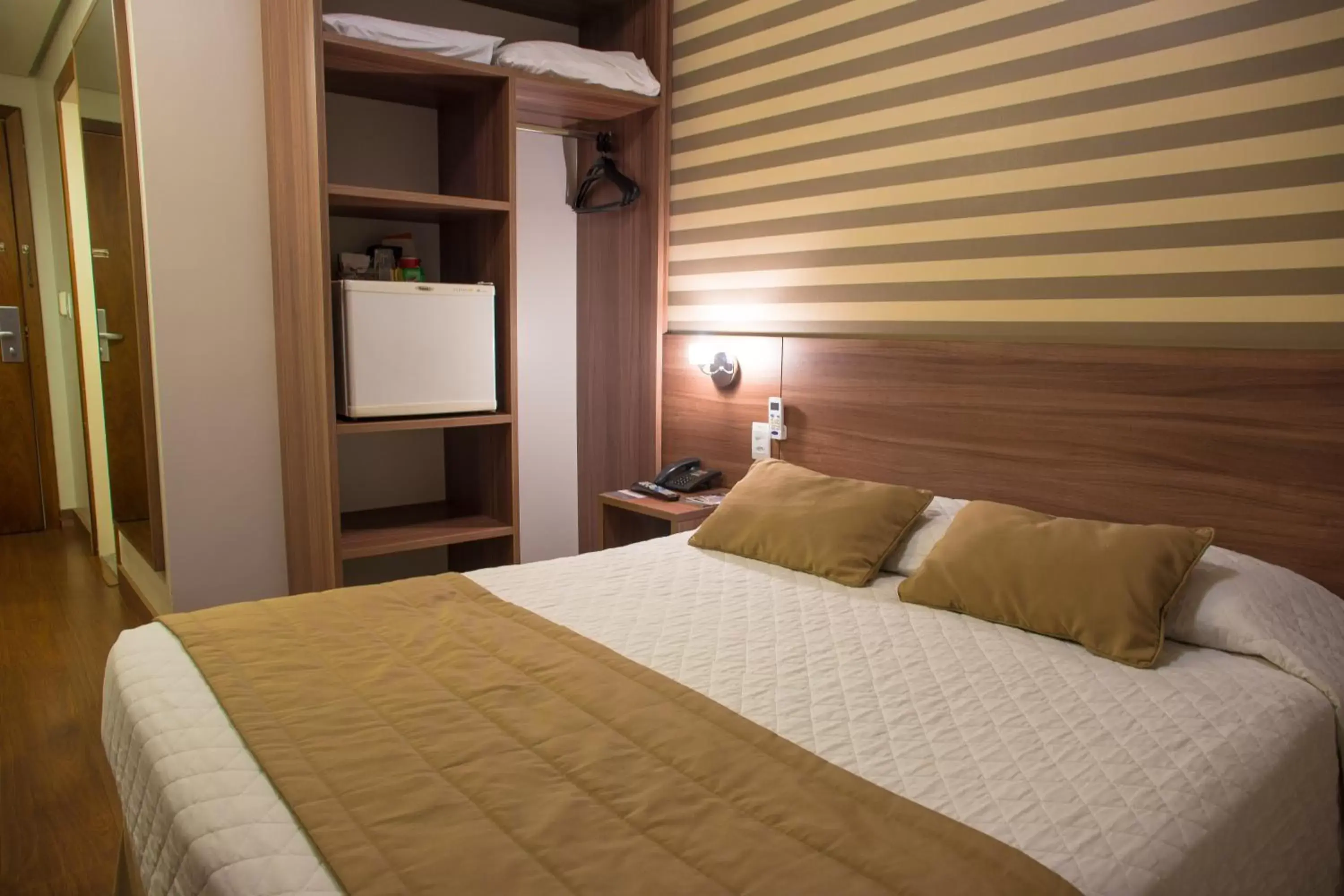 Standard Double Room - single occupancy in Hotel Continental Business - 200 metros do Complexo Hospitalar Santa Casa