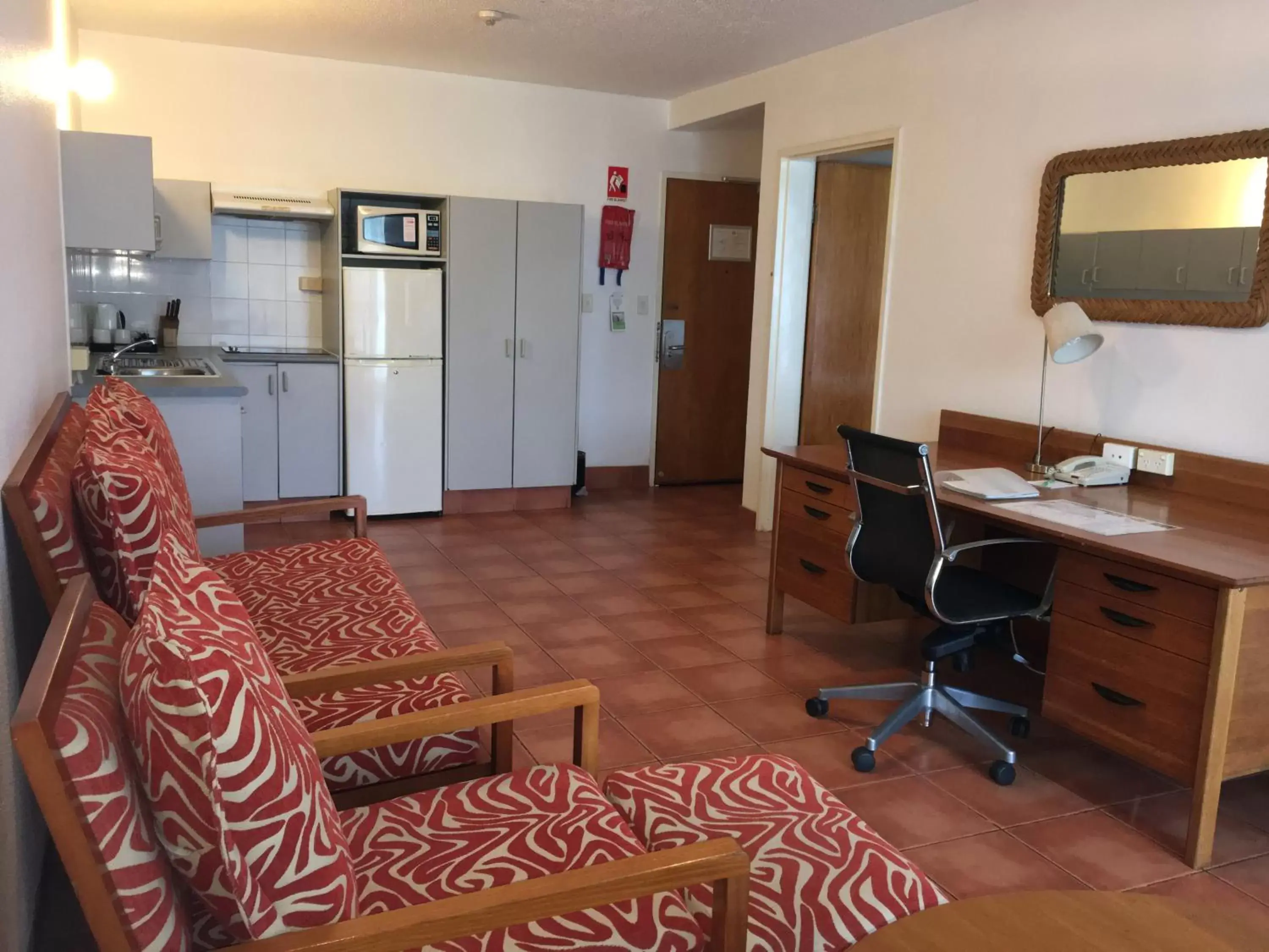 Kitchen or kitchenette, Seating Area in Holiday Inn & Suites Port Moresby, an IHG Hotel