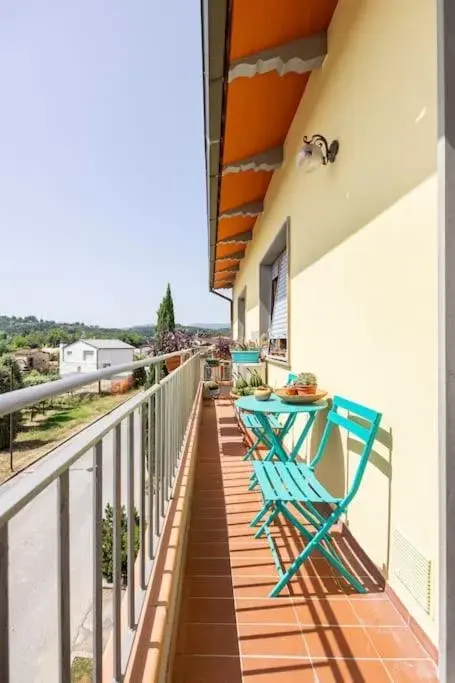 Balcony/Terrace in La casa dell'Adri B&B con camino