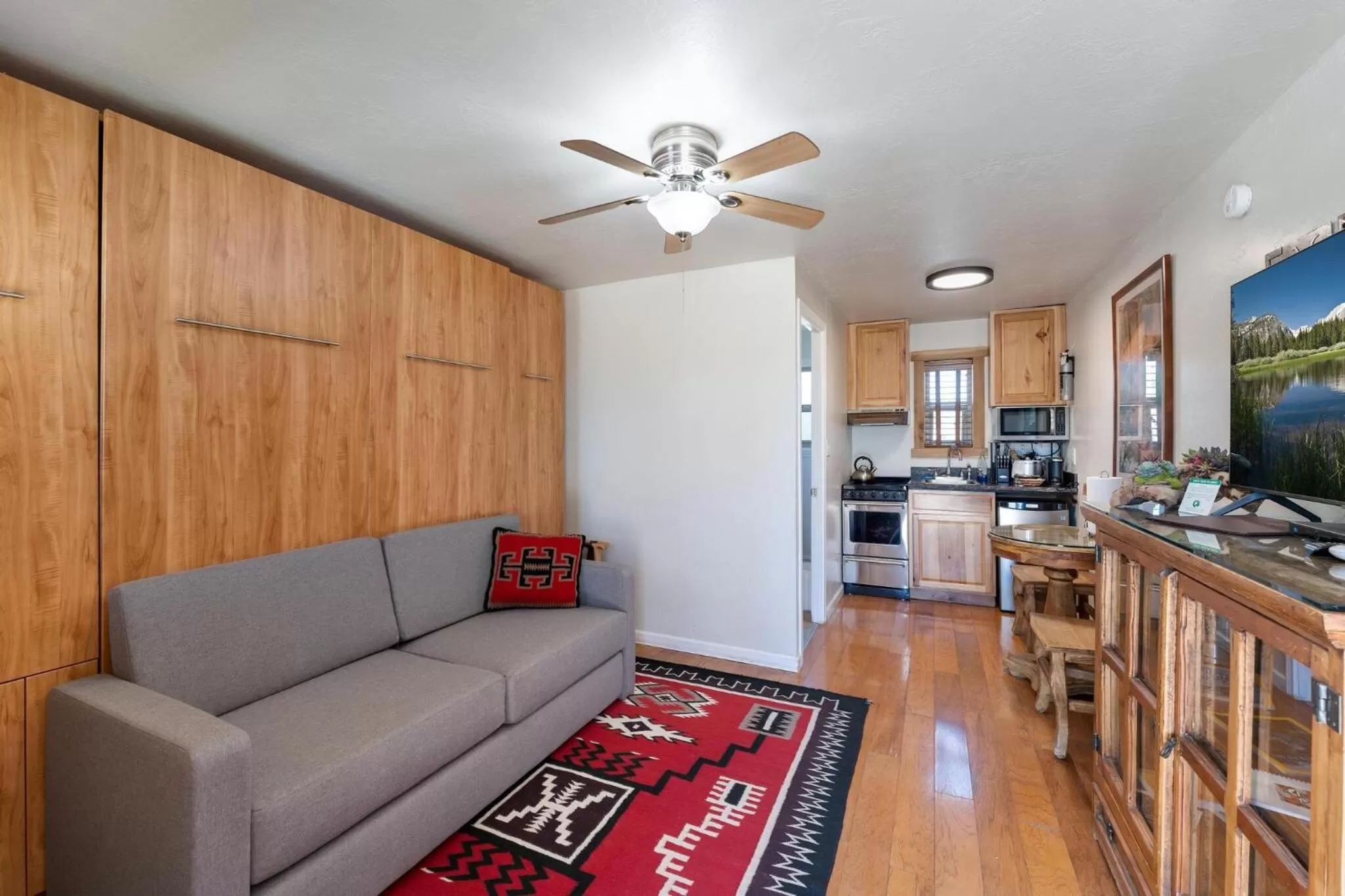 TV and multimedia in Stone Lizard Lodge