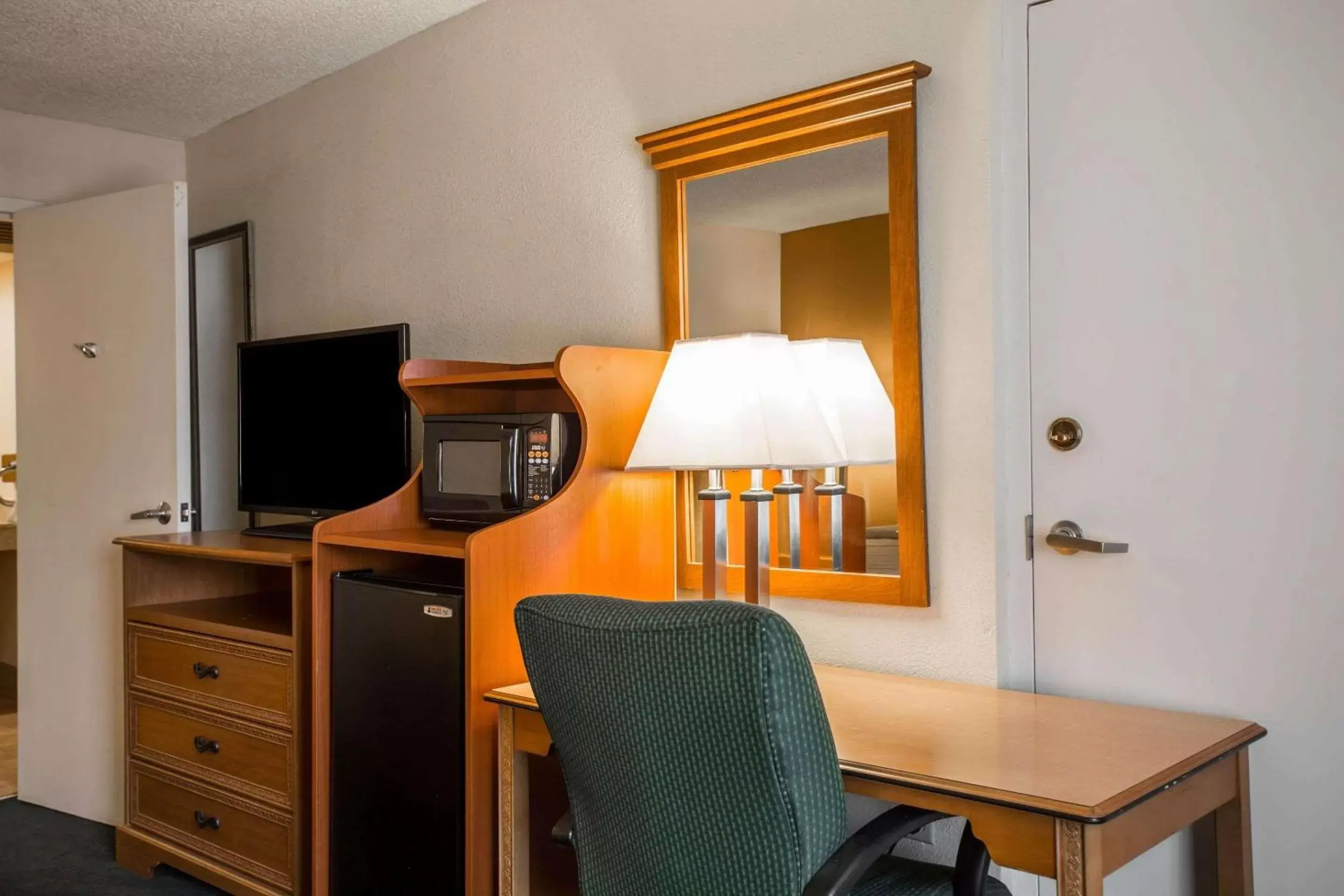 Photo of the whole room, TV/Entertainment Center in Quality Inn Aiken