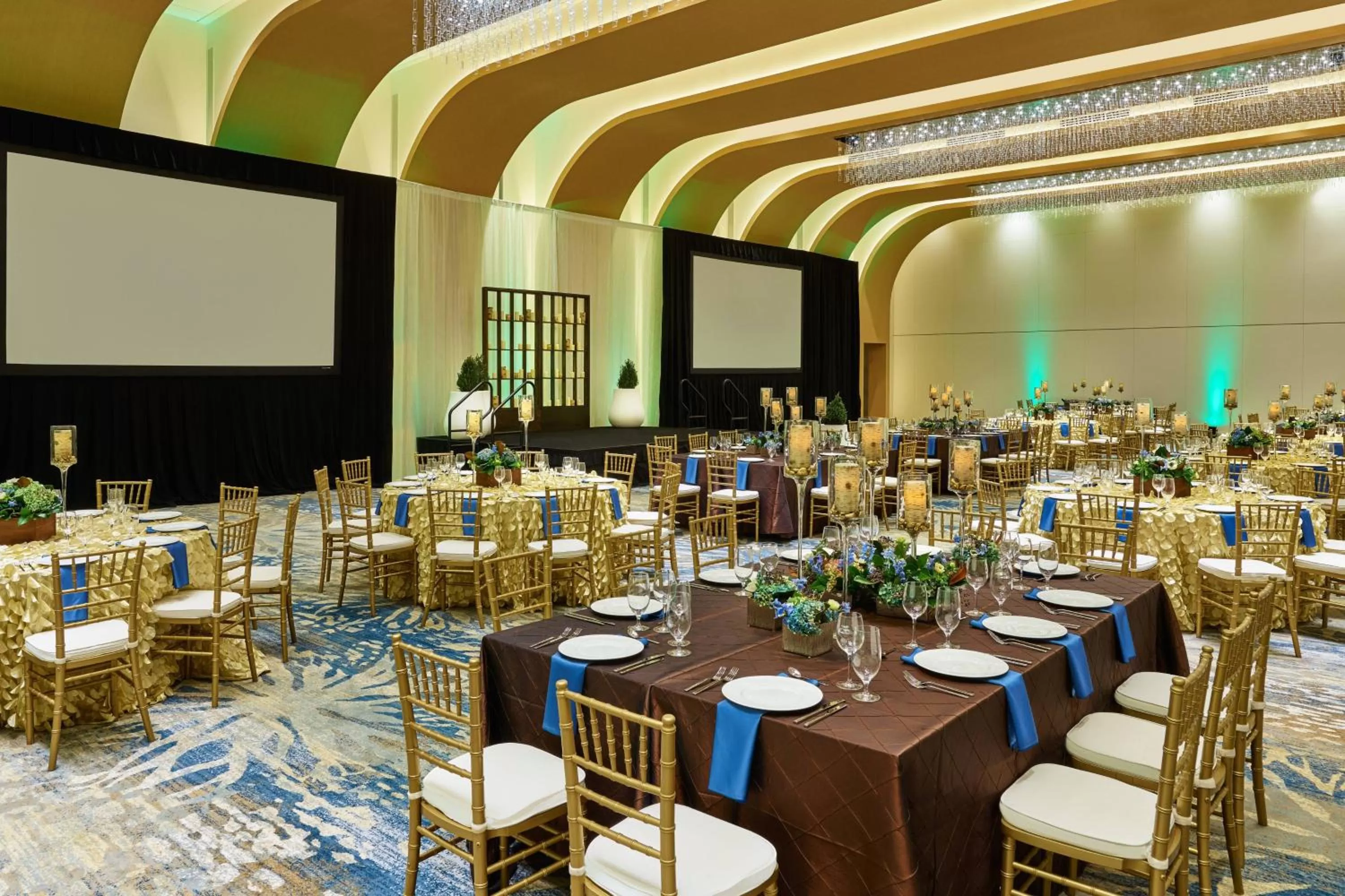 Lobby or reception in The Westin Denver International Airport