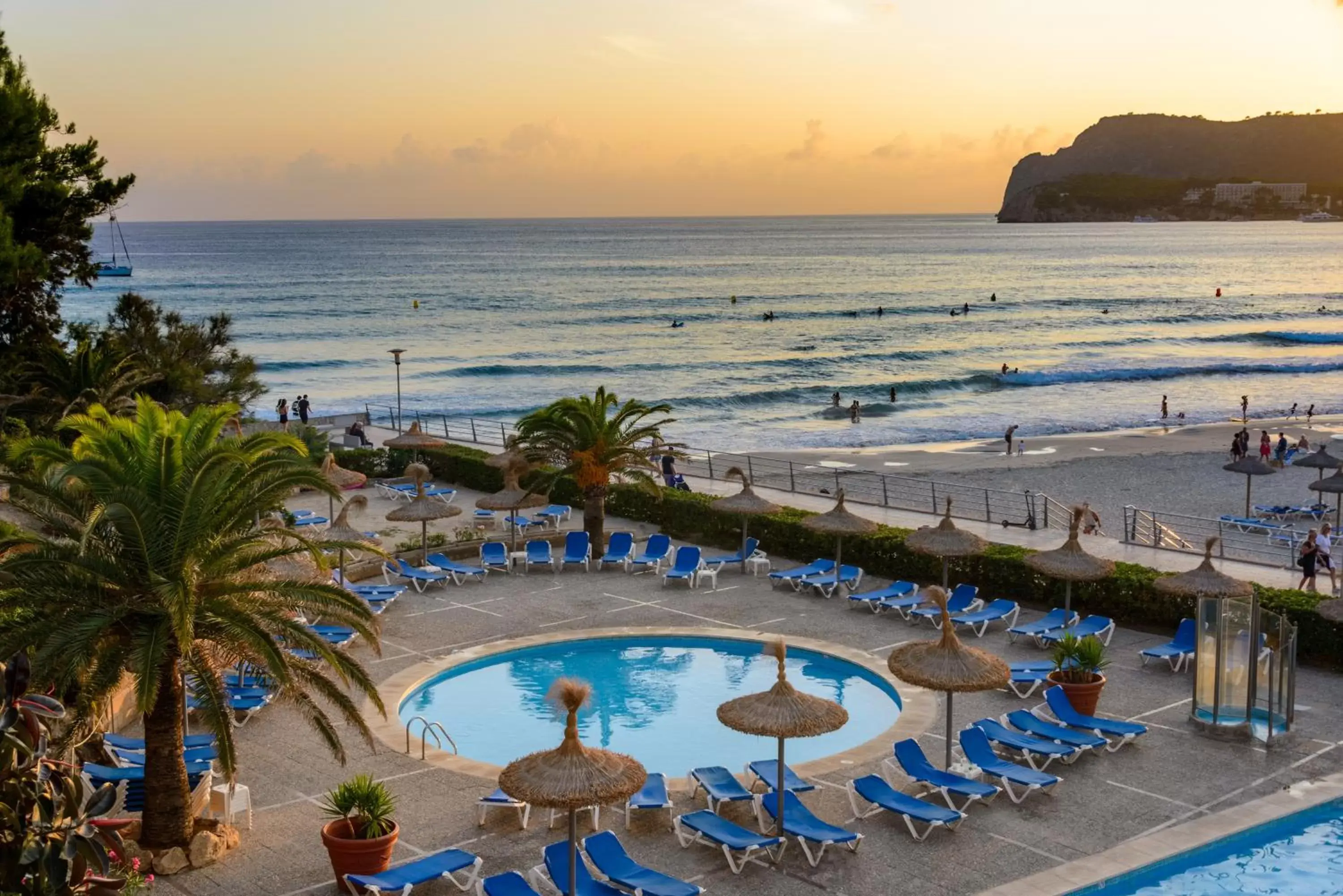 Sea view, Pool View in Hotel Vibra Beverly Playa