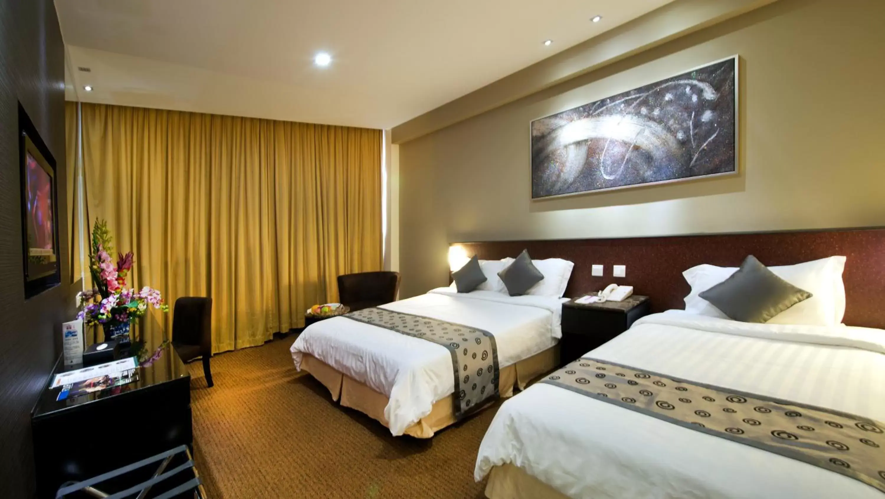 Bedroom, Bed in Hotel Royal