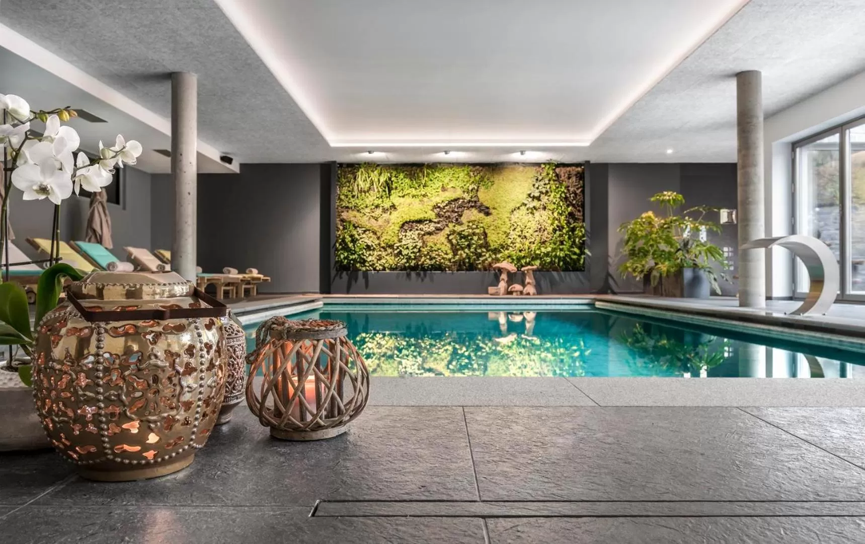 Swimming Pool in Hôtel WELLNESS EAU DE ROCHE Durbuy