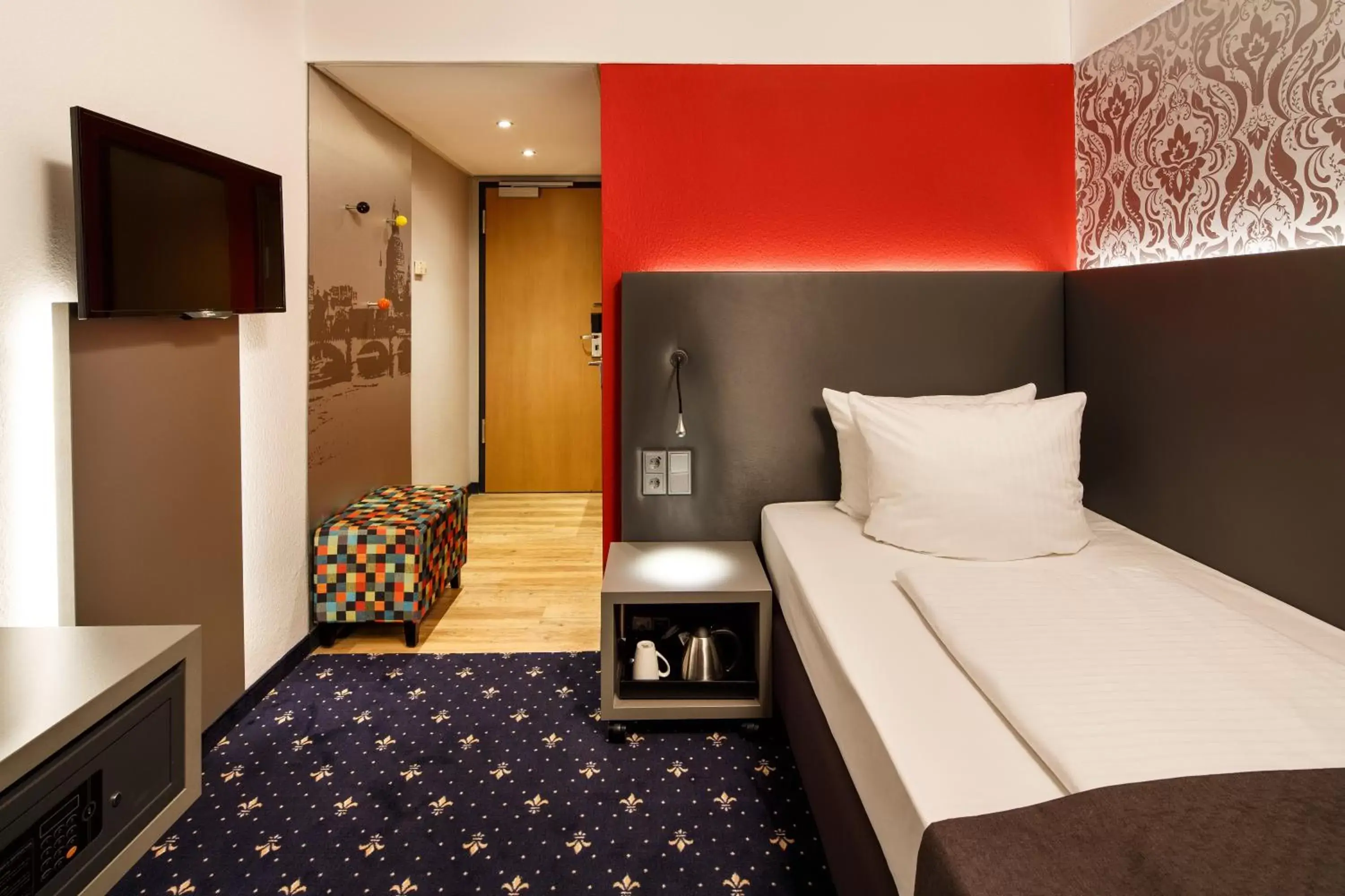 Photo of the whole room, Bed in Holiday Inn Dresden - City South, an IHG Hotel