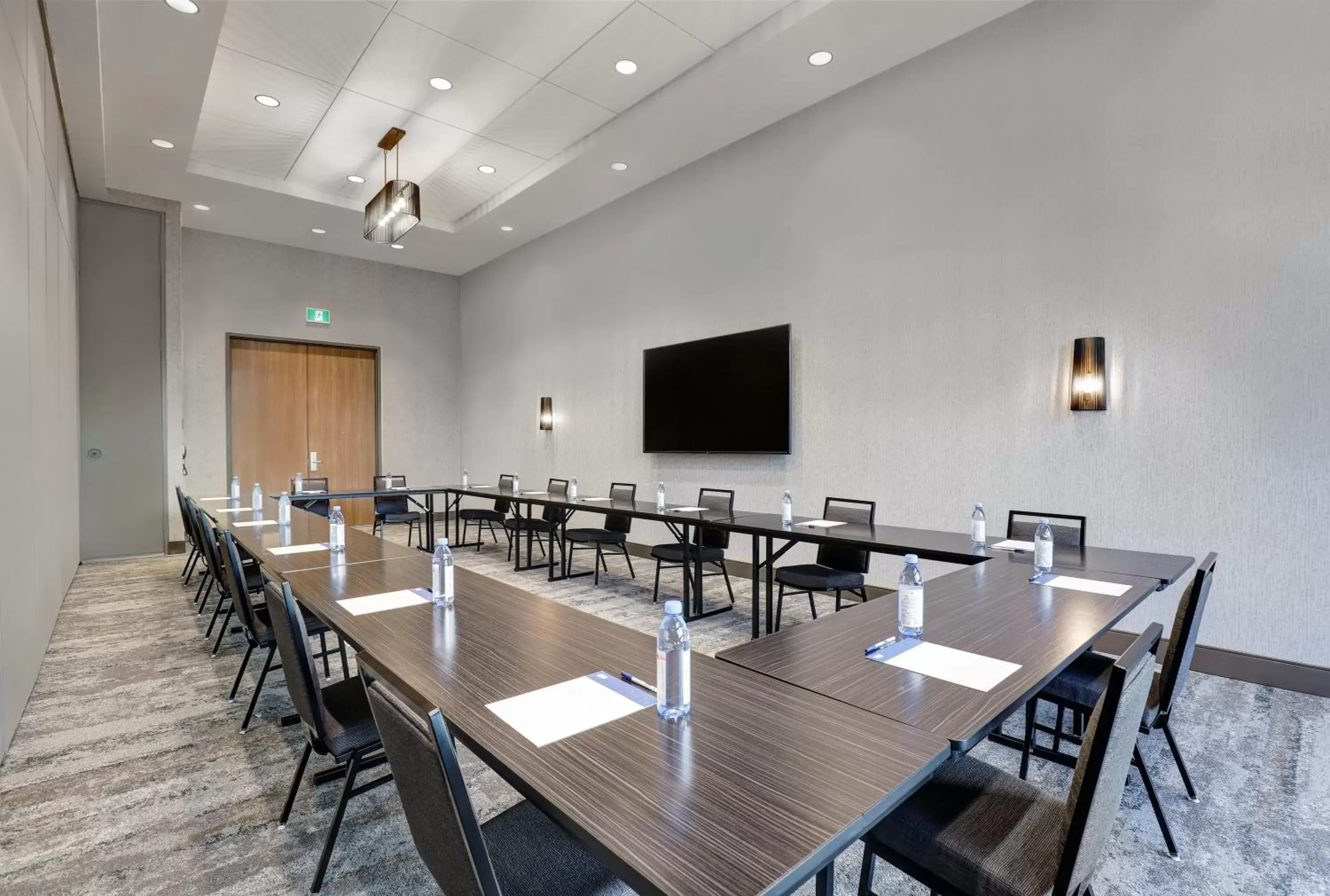 Meeting/conference room in Holiday Inn Express - Kingston West, an IHG Hotel