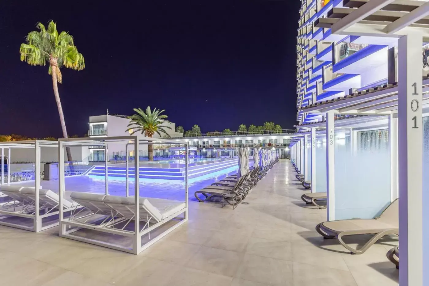 Swimming Pool in Hotel Samos