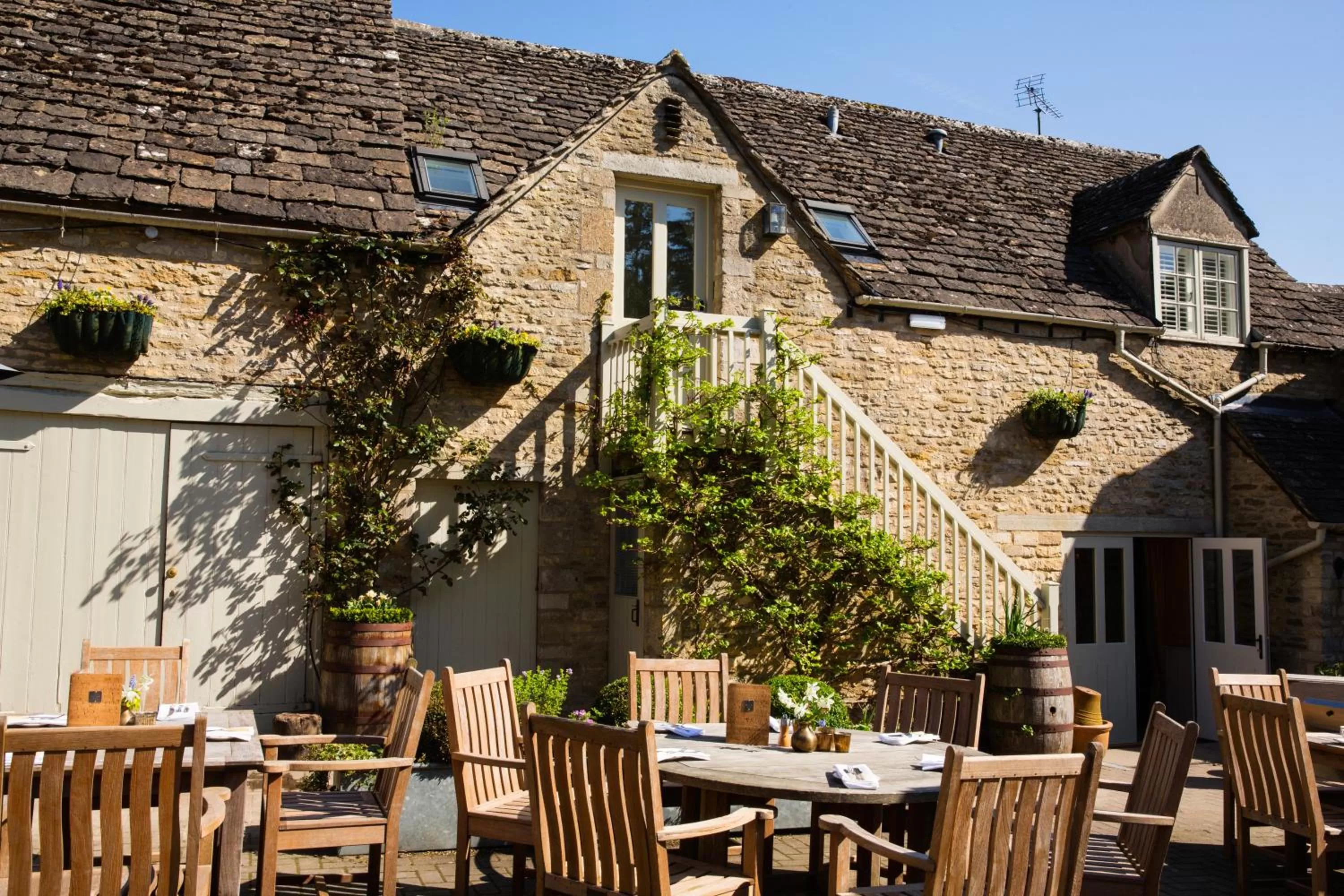 Patio, Restaurant/Places to Eat in The Boot at Barnsley