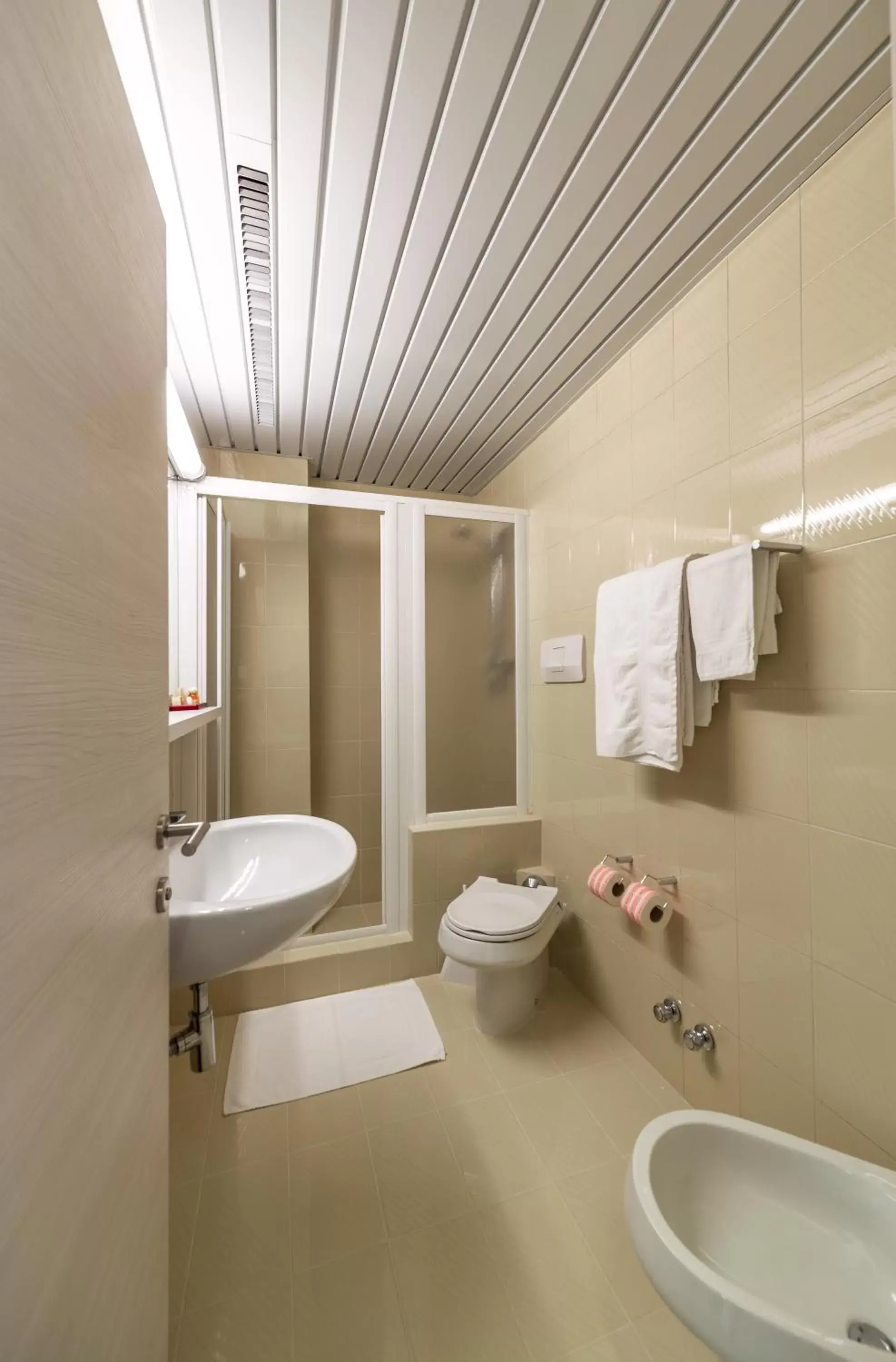 Photo of the whole room, Bathroom in Hotel Elisabeth Due