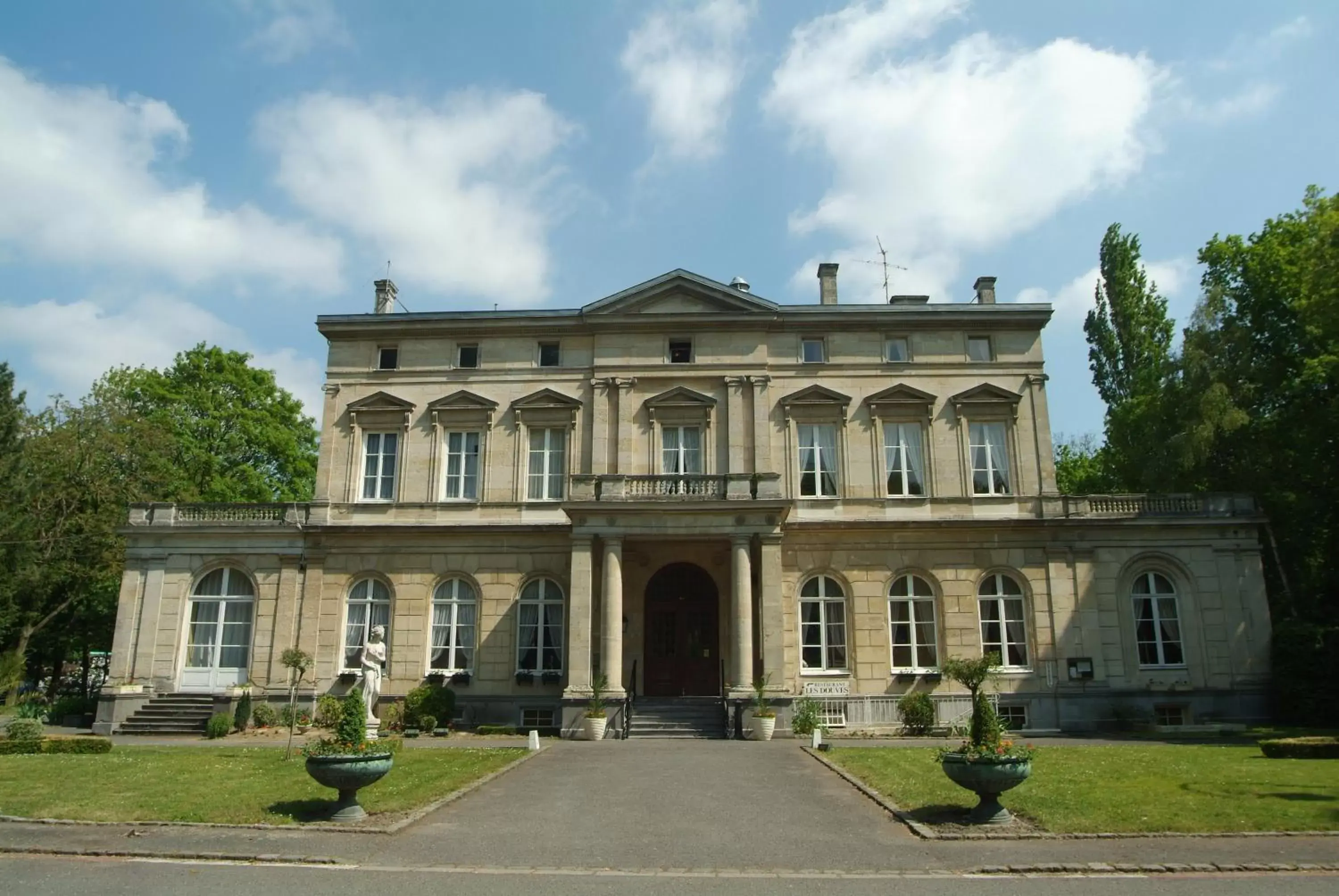 Facade/entrance, Property Building in Château De La Motte Fenelon