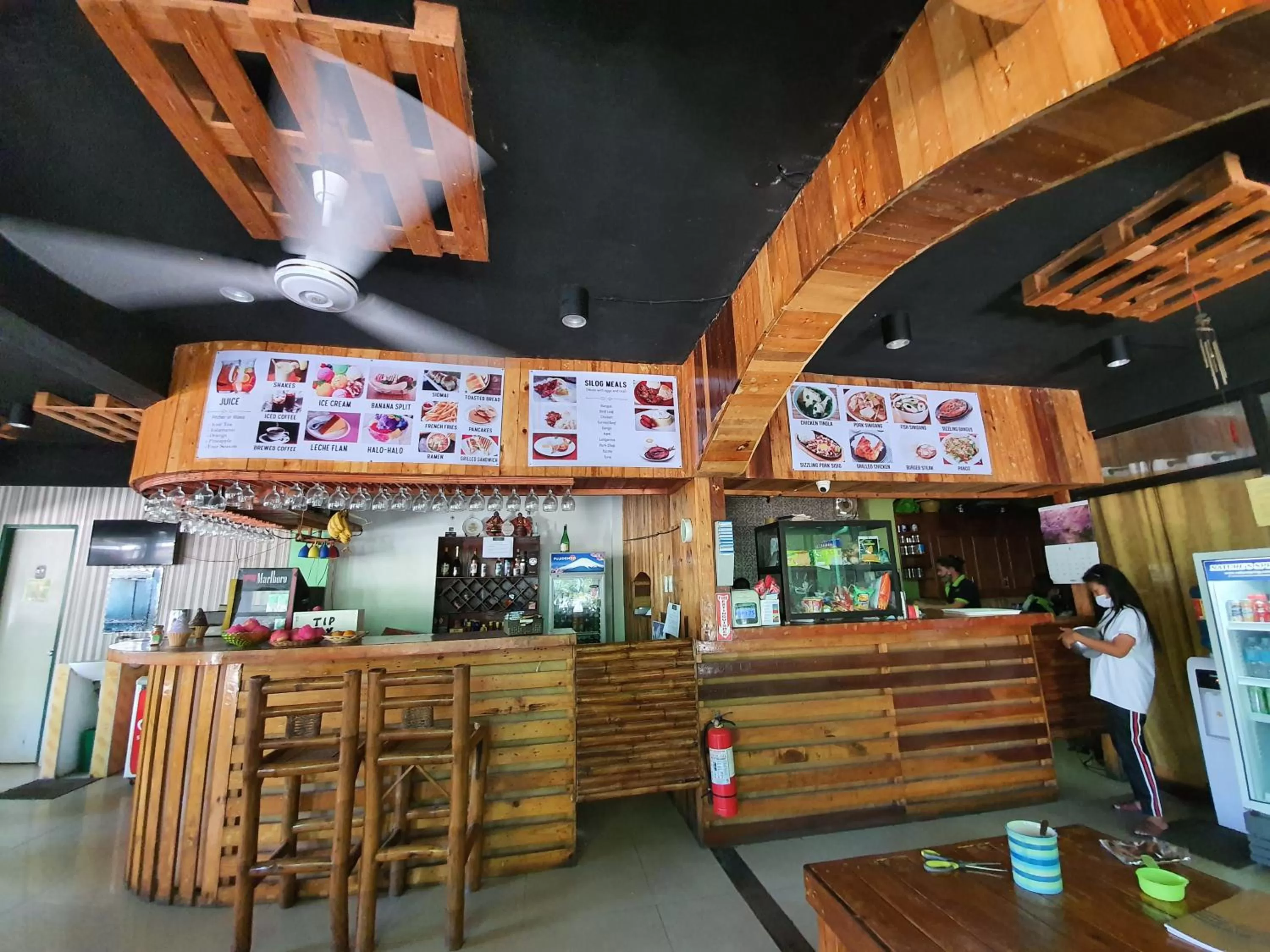 Restaurant/places to eat in Aosmec Square Hotel