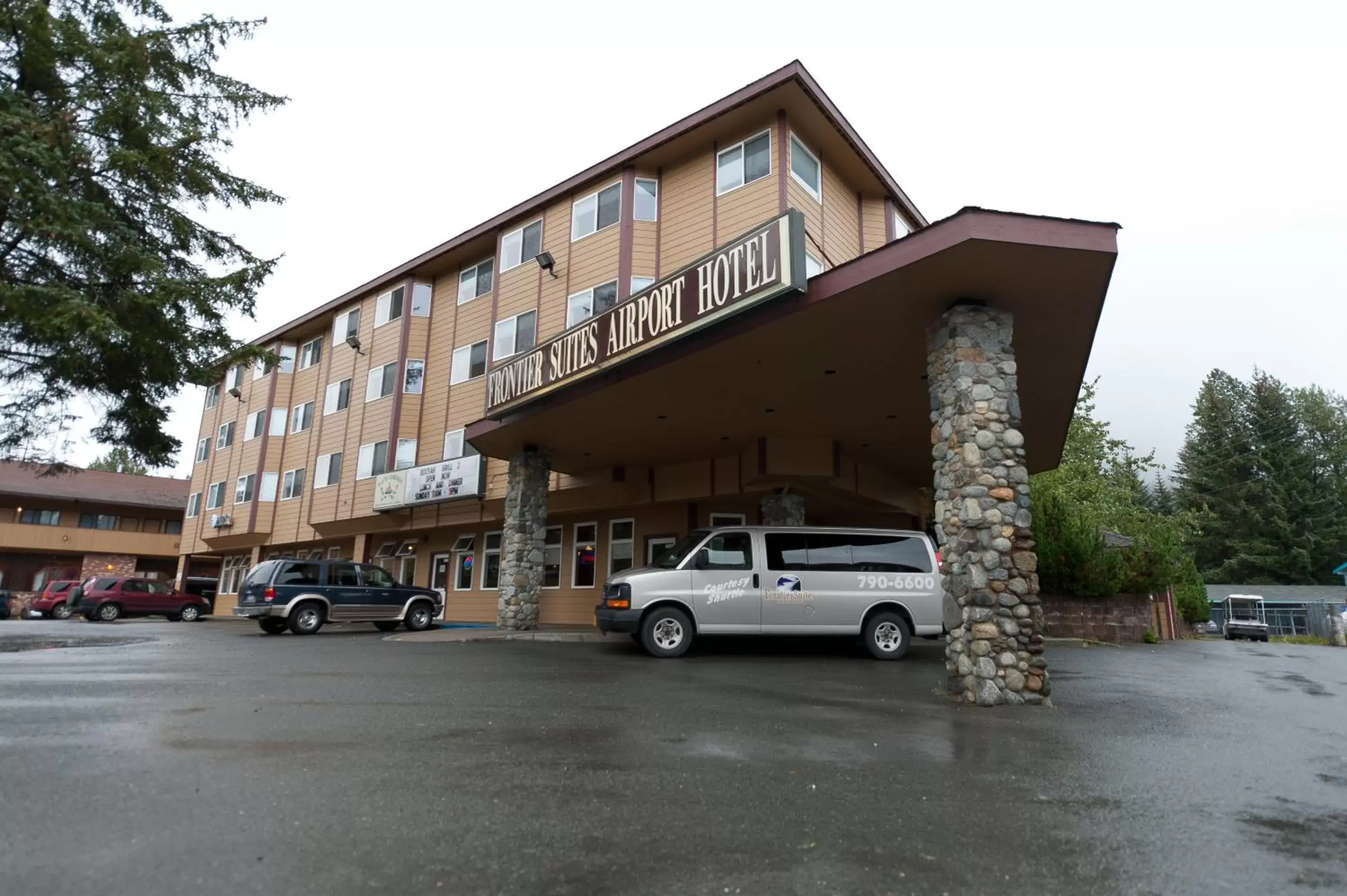 Facade/entrance, Property Building in Frontier Suites Hotel in Juneau