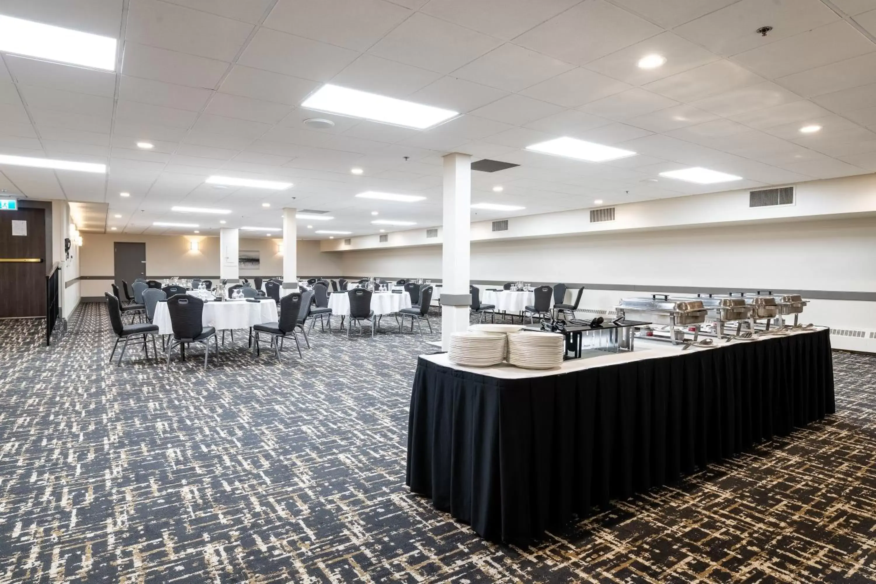 Meeting/conference room, Restaurant/Places to Eat in Crowne Plaza Hotel Moncton Downtown, an IHG Hotel