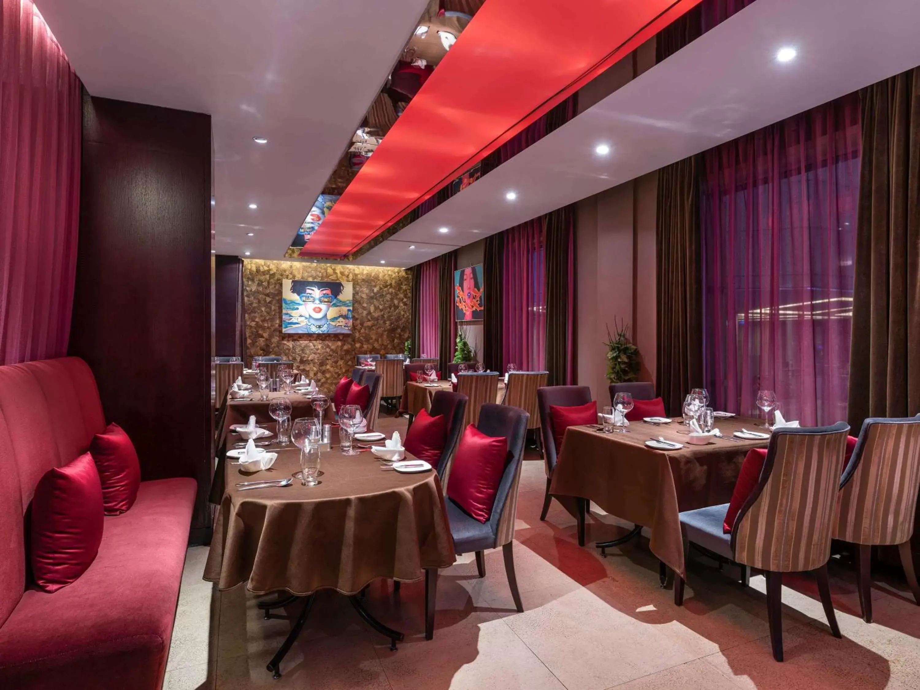 Restaurant/Places to Eat in Novotel Beijing Peace