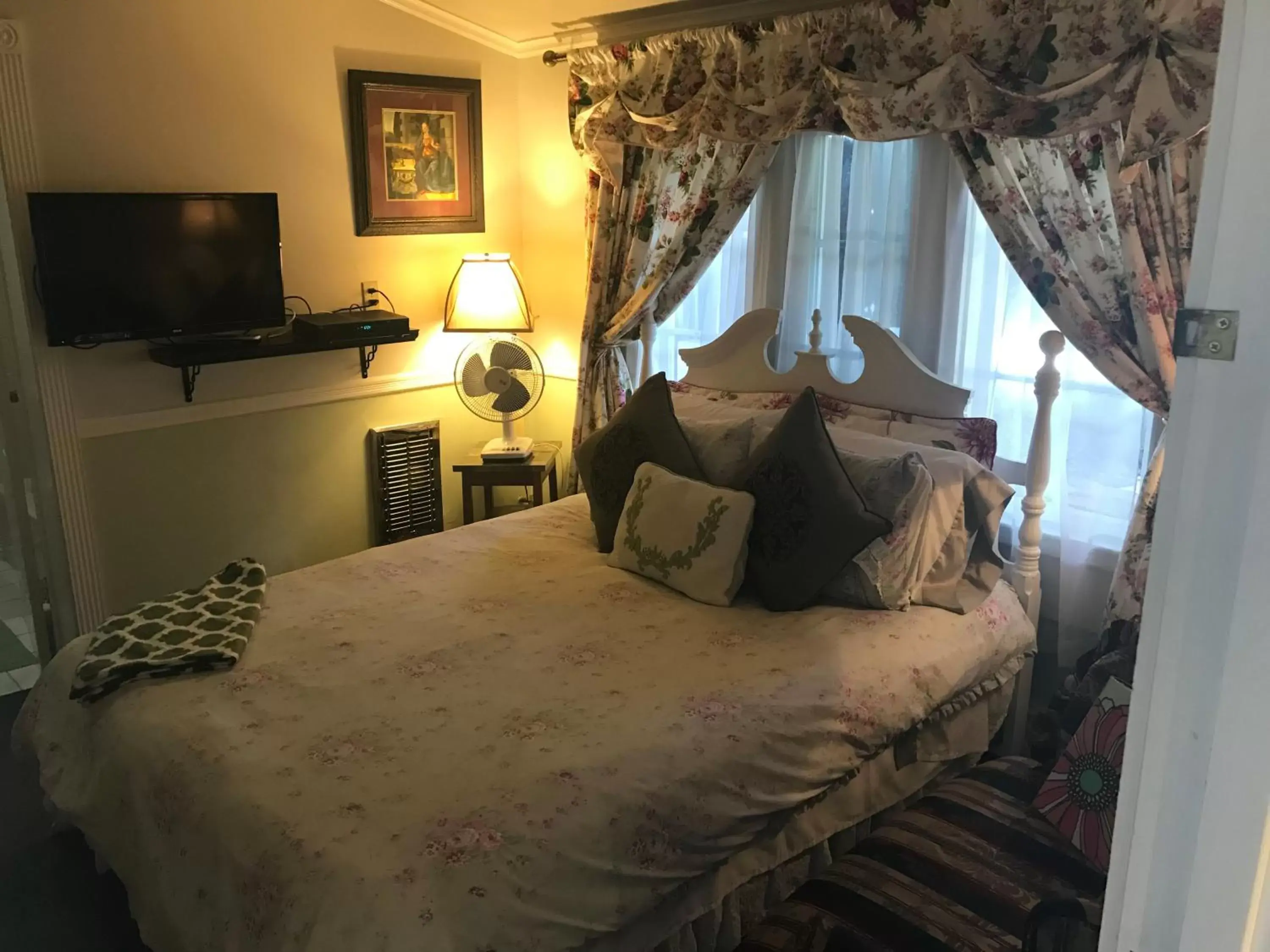 Bedroom, Bed in Arrowhead Lake Inn