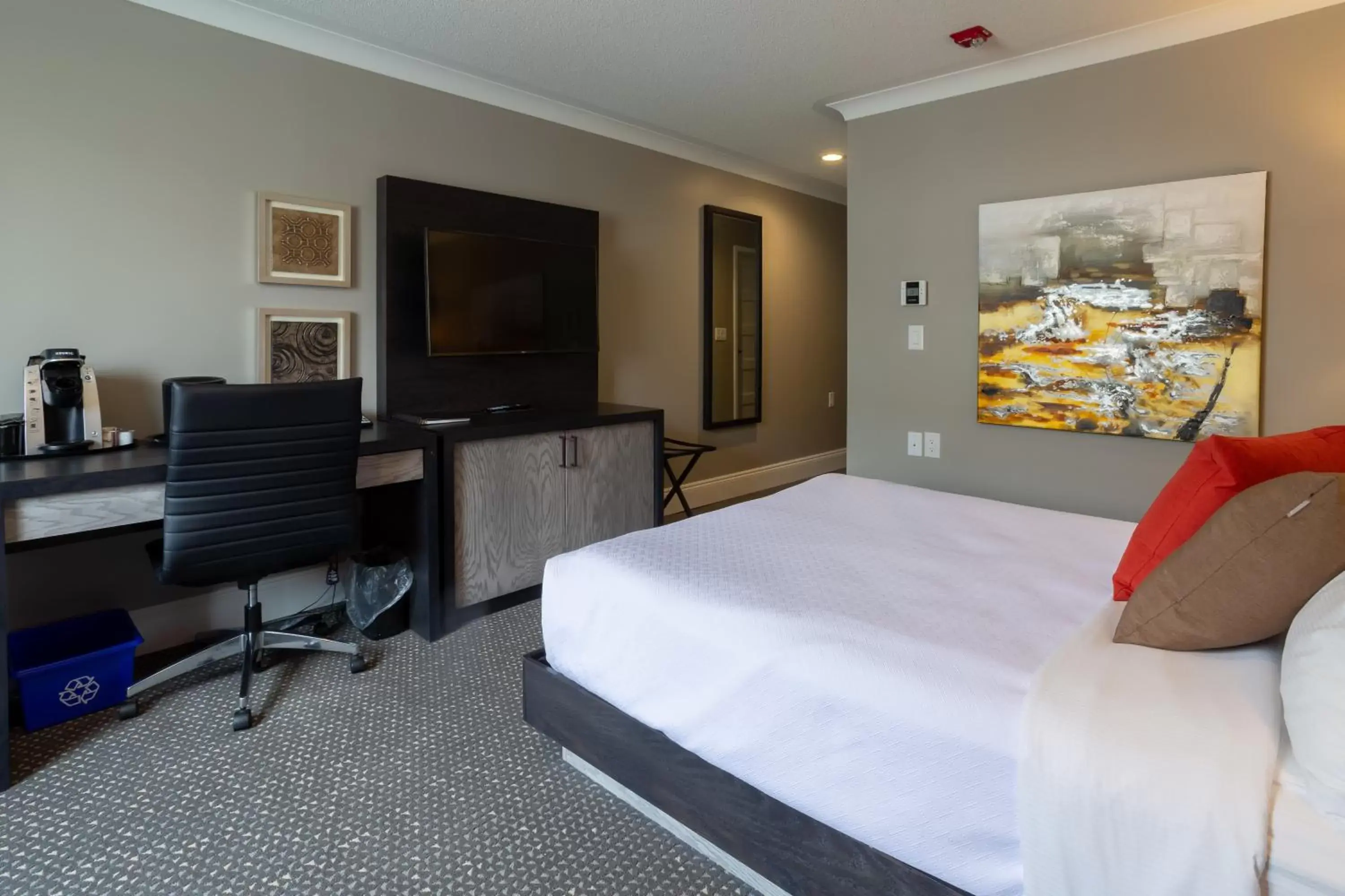 Photo of the whole room, Bed in Crowne Plaza Fredericton Lord Beaverbrook by IHG Photo of the whole room, Bed in Crowne Plaza Fredericton Lord Beaverbrook by IHG