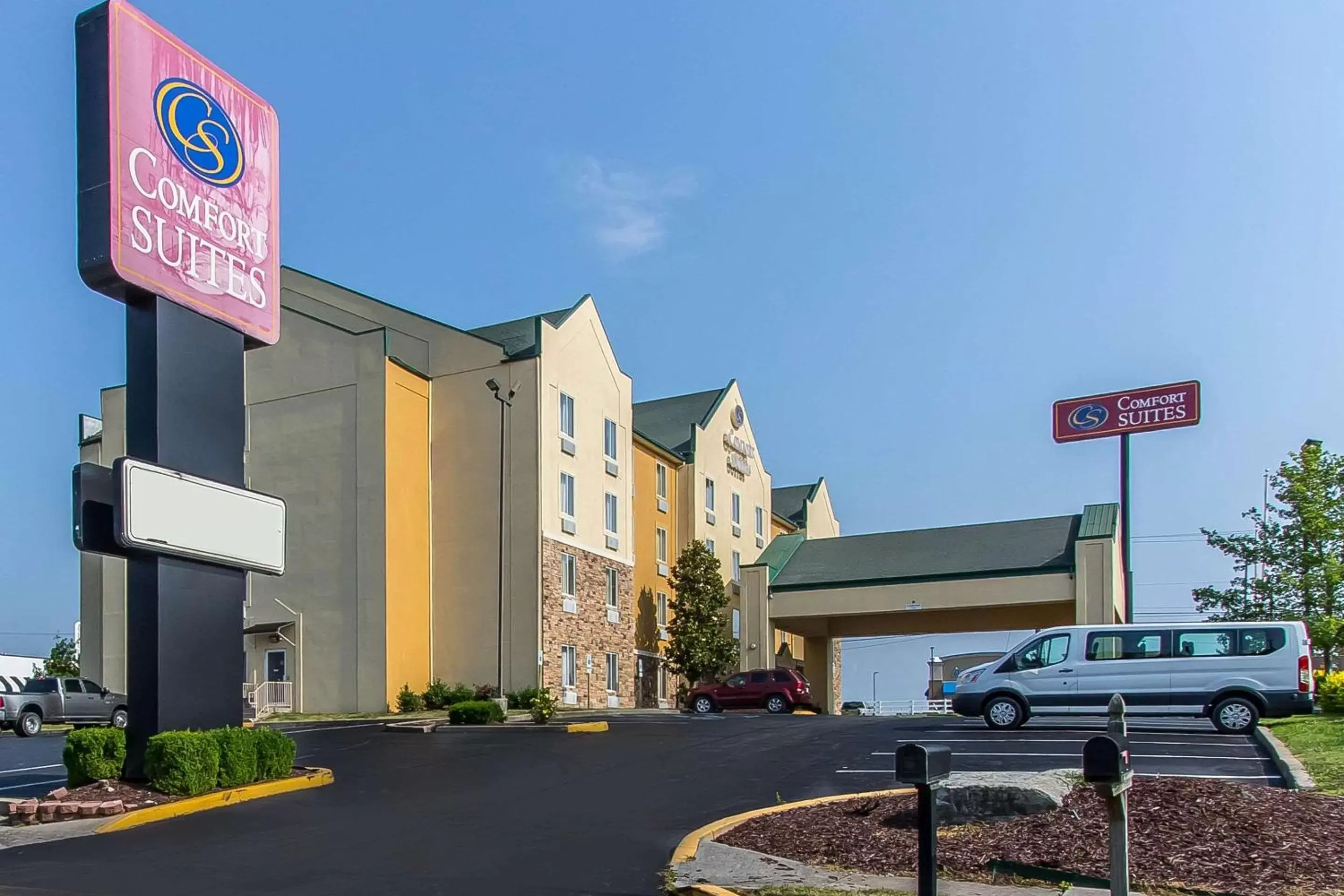 Property building in Comfort Suites Richmond Property building in Comfort Suites Richmond