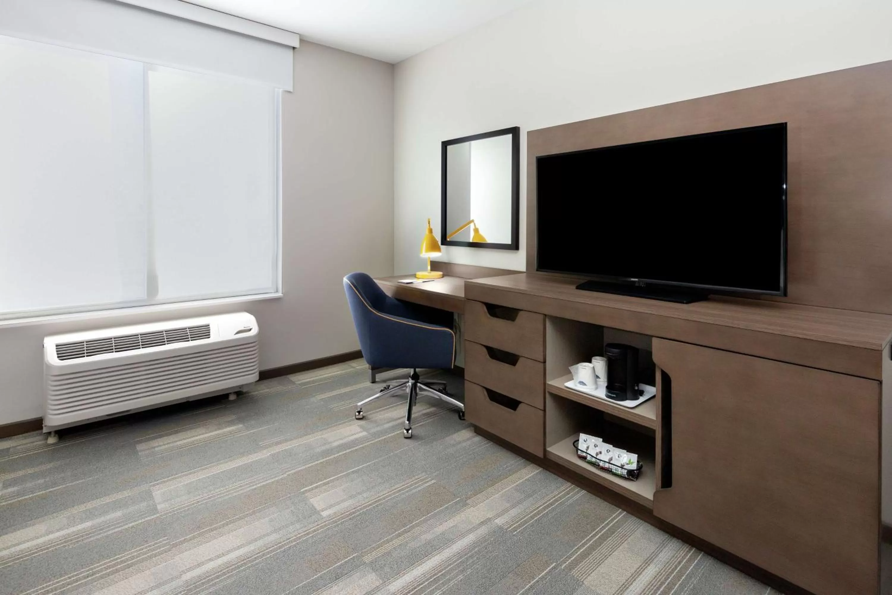 Bedroom in Hampton Inn & Suites San Diego Airport Liberty Station