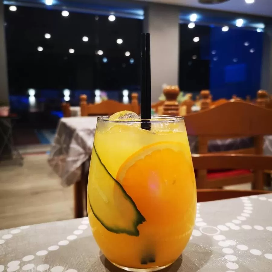 Drinks in Platoni Elite