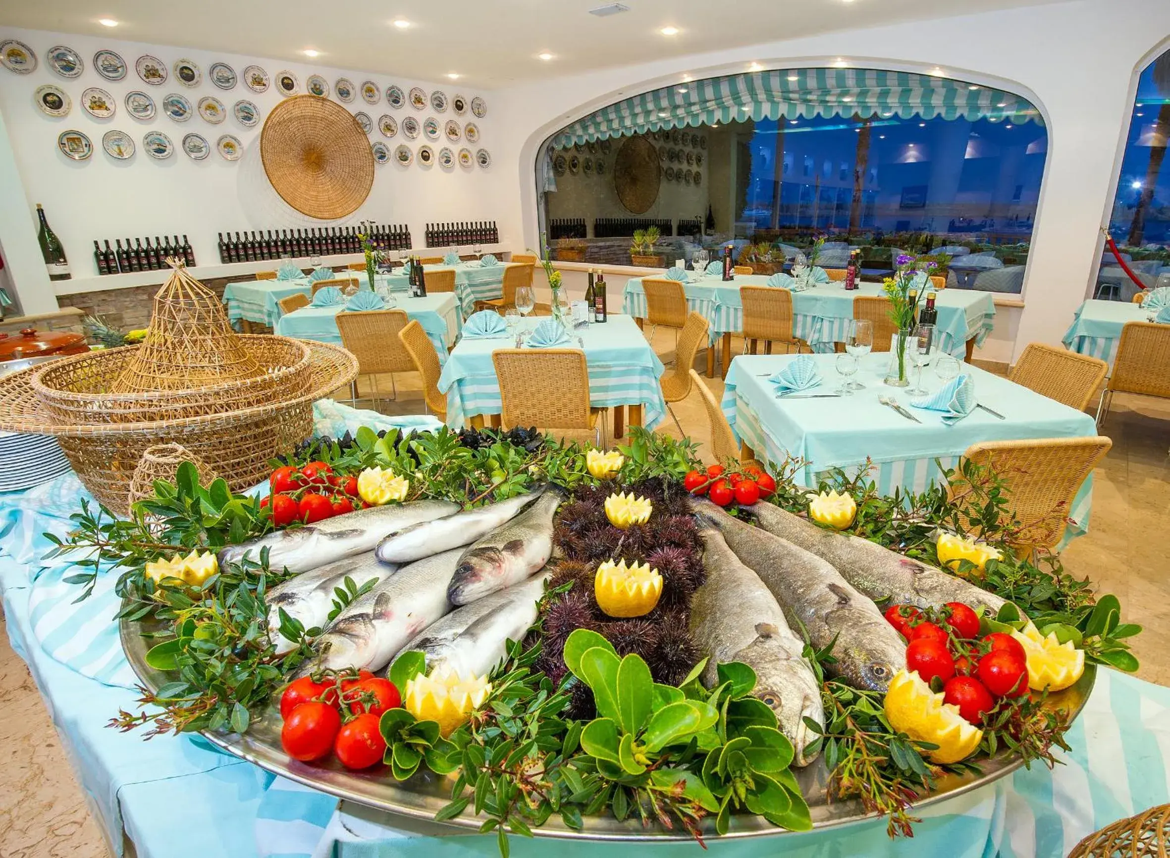 Restaurant/places to eat in Hotel Terminal - Caroli Hotels Restaurant/places to eat in Hotel Terminal - Caroli Hotels