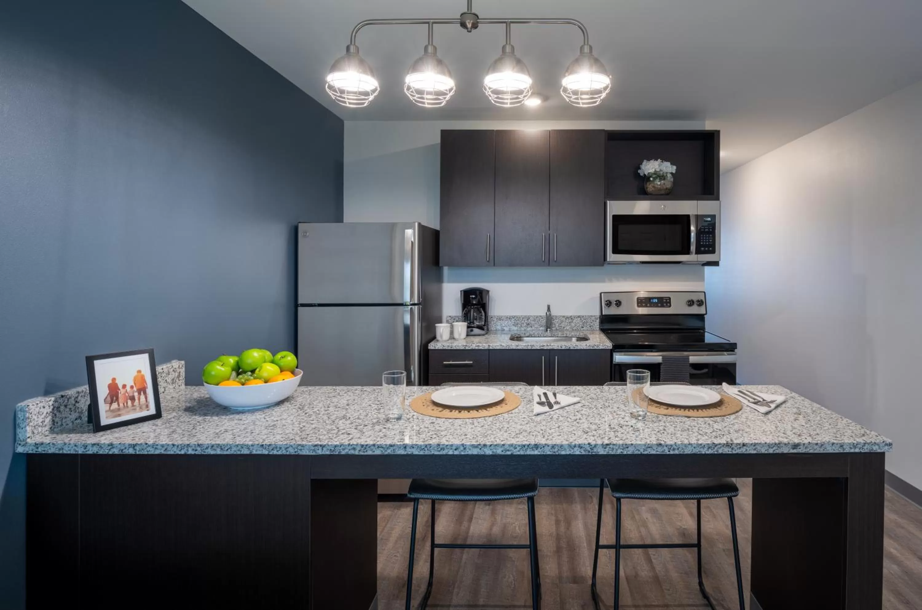 Kitchen or kitchenette in stayAPT Suites Alexandria-Fort Belvoir