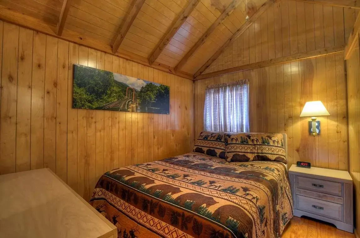 Bed in Riverbend Lodging