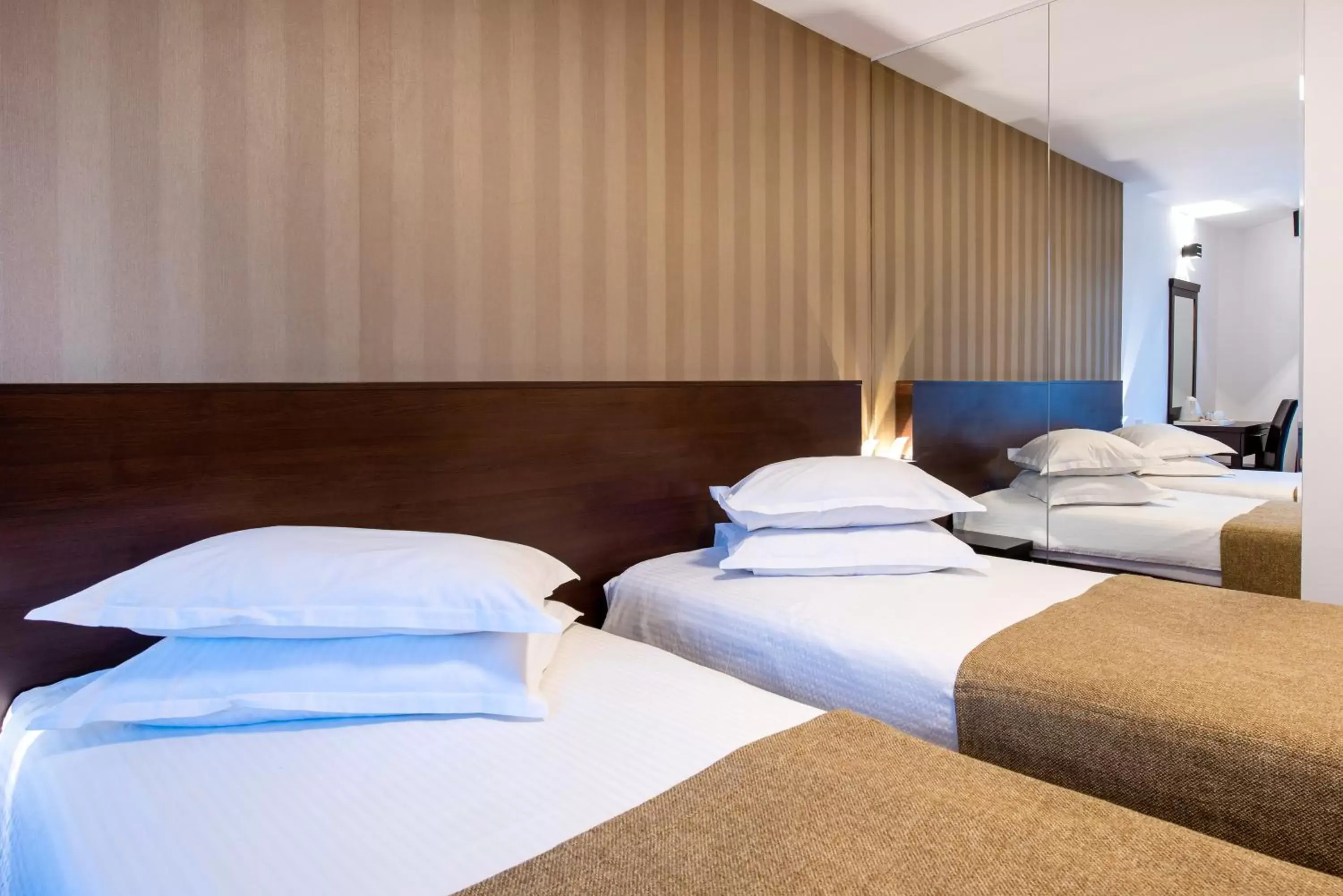 Bed in Hotel Duke Armeneasca - Ex Tempo