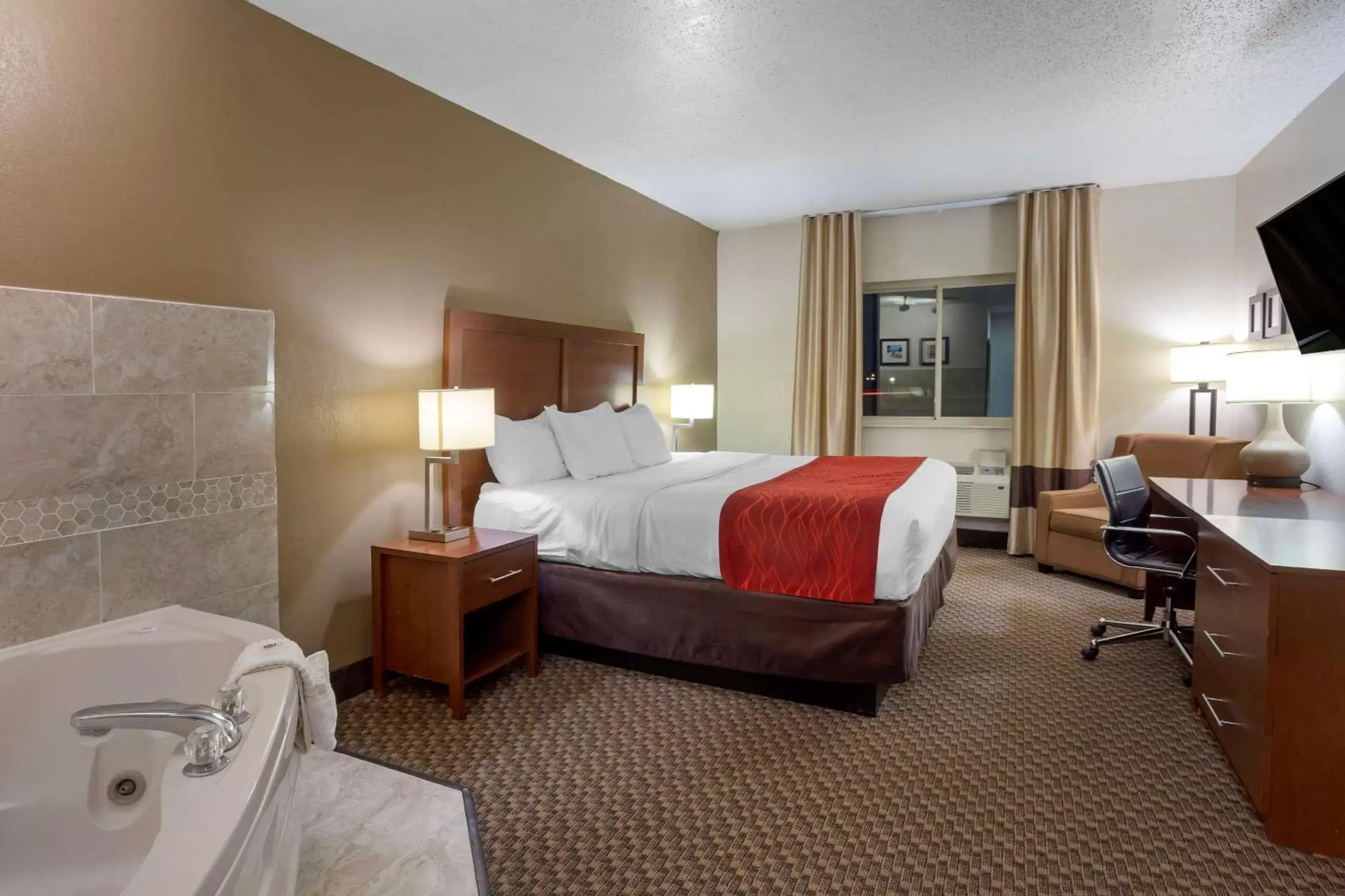 Photo of the whole room in Comfort Inn Hobart - Merrillville