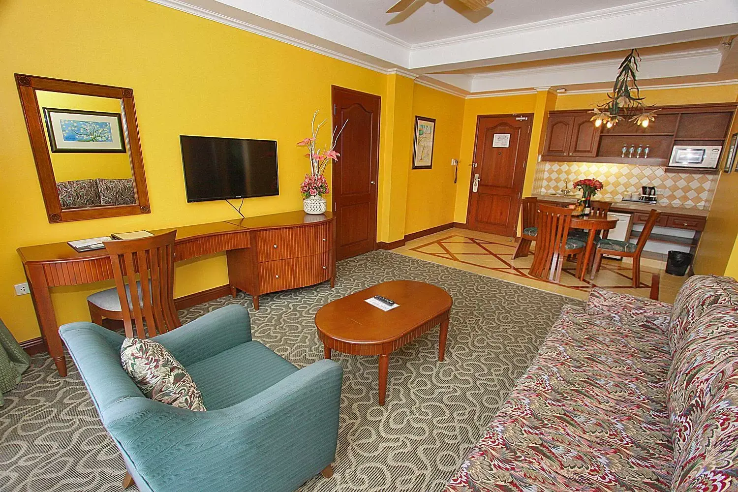 Living room, Seating Area in Hotel Elizabeth - Baguio