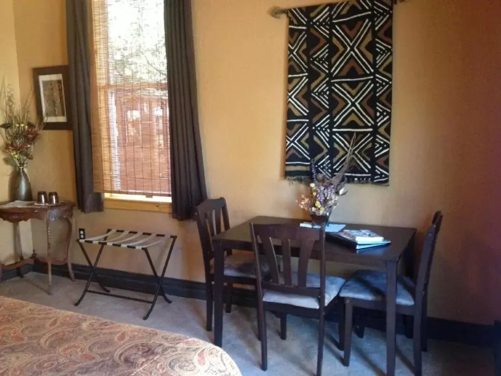 Seating area, Dining Area in The Whitmore Inn