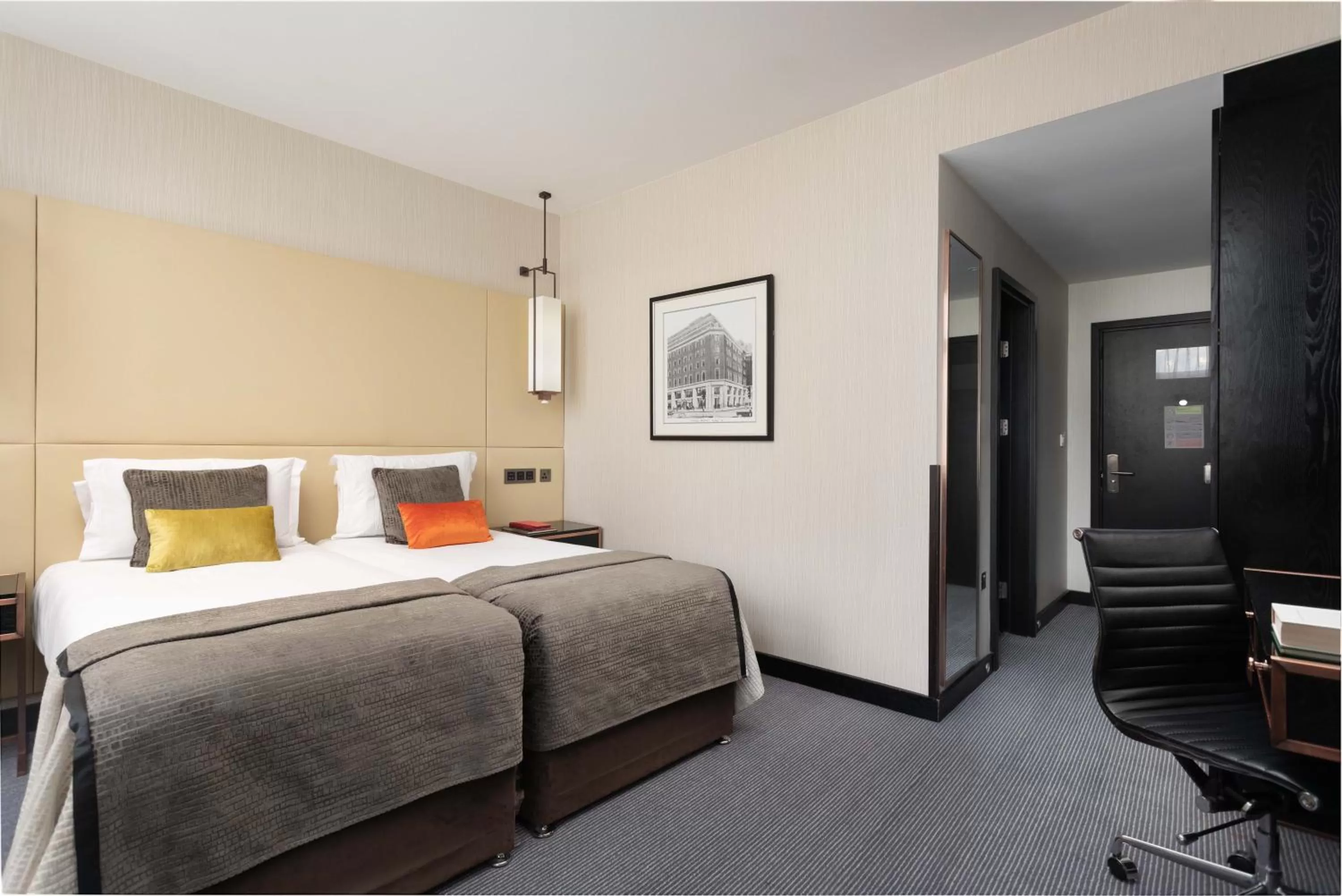 Deluxe Twin Room in Montcalm Royal London House-City of London