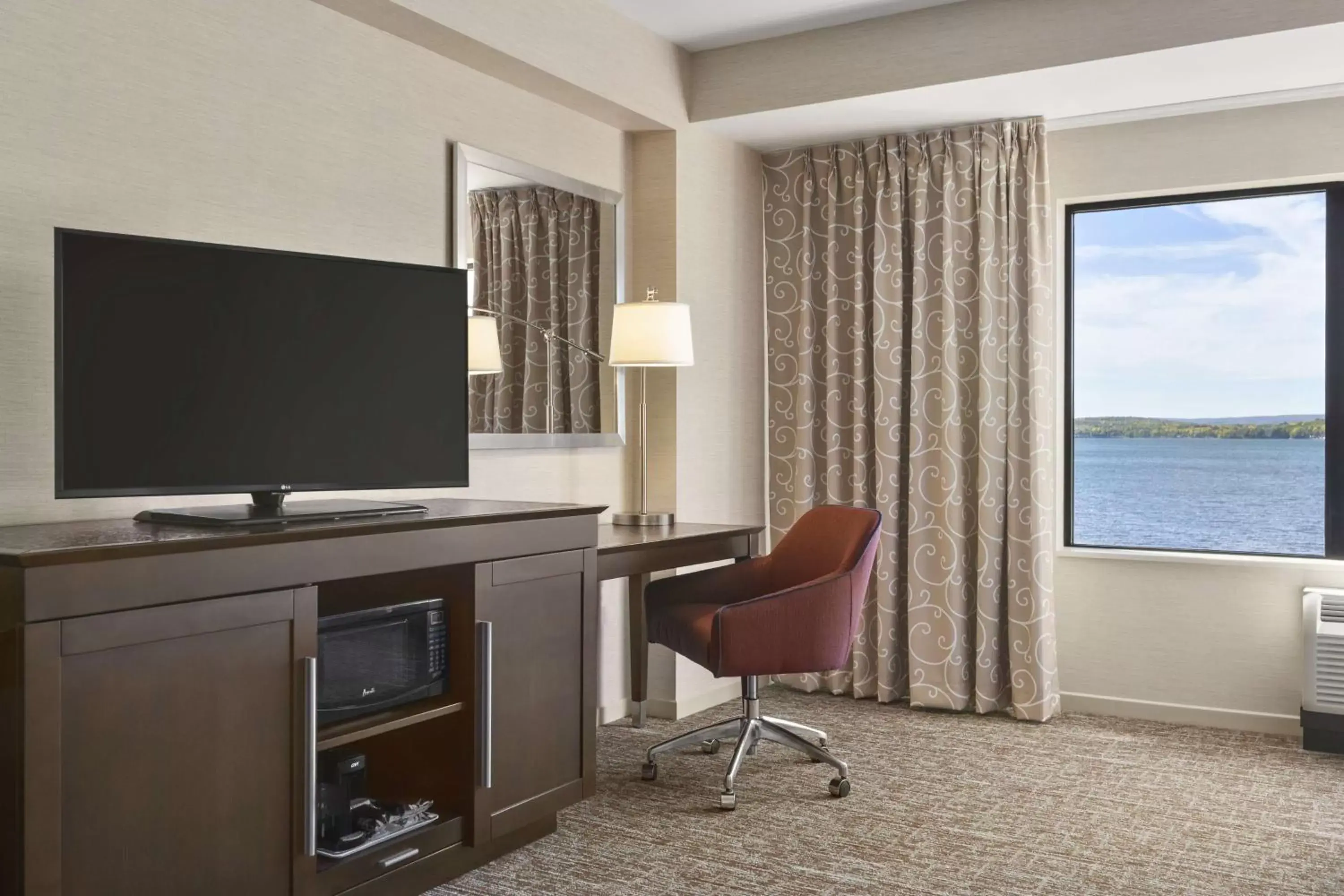 Living room, TV/Entertainment Center in Hampton Inn Penn Yan, NY