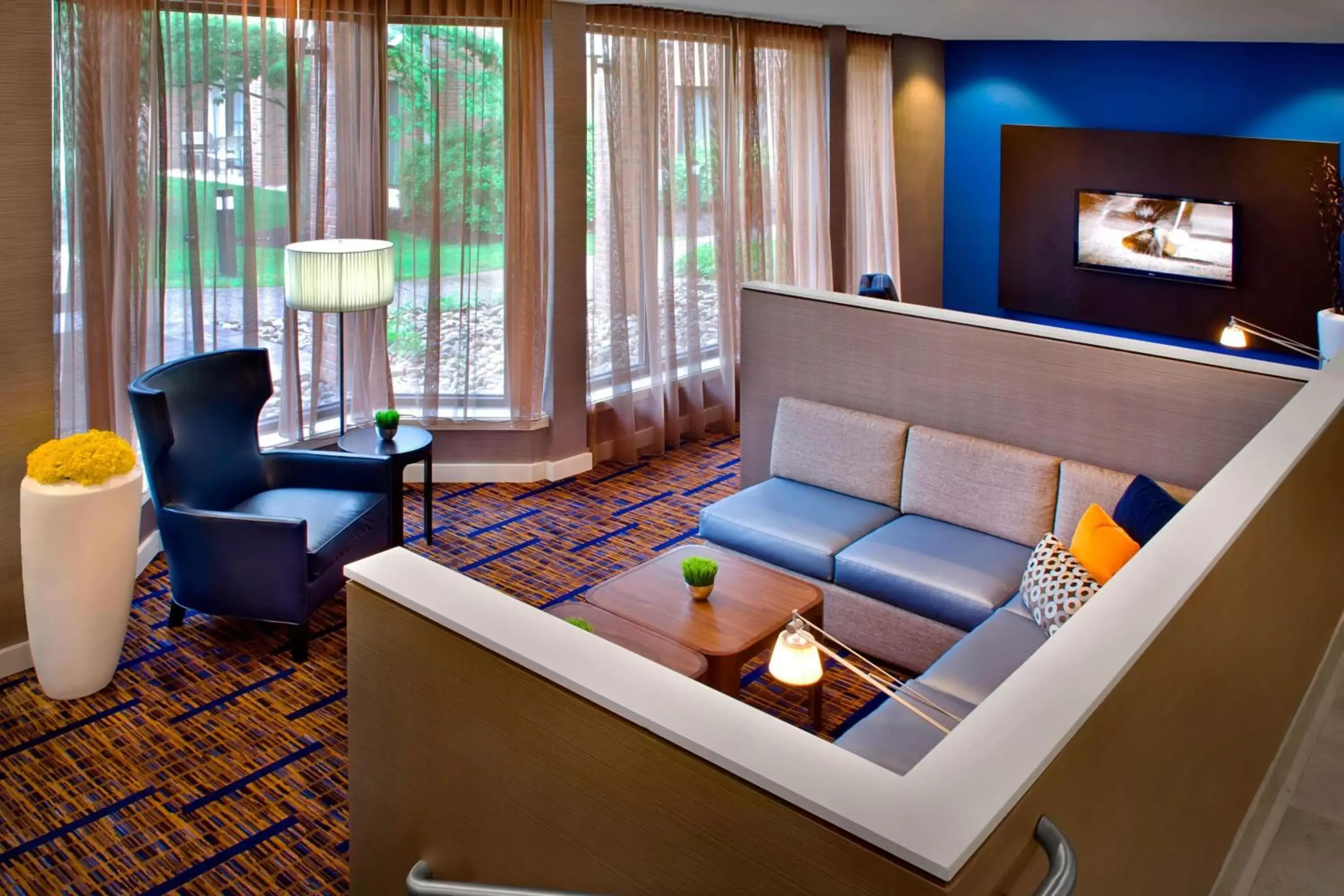Lounge or bar, Seating Area in Courtyard By Marriott Hartford Windsor Airport