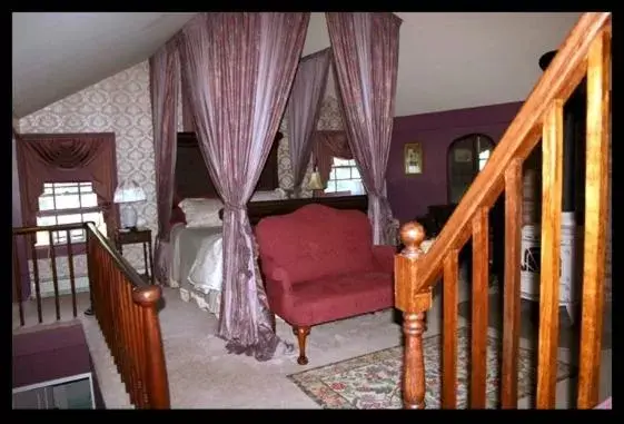 Deluxe Queen Room - Cupola in House of 1833 Bed and Breakfast