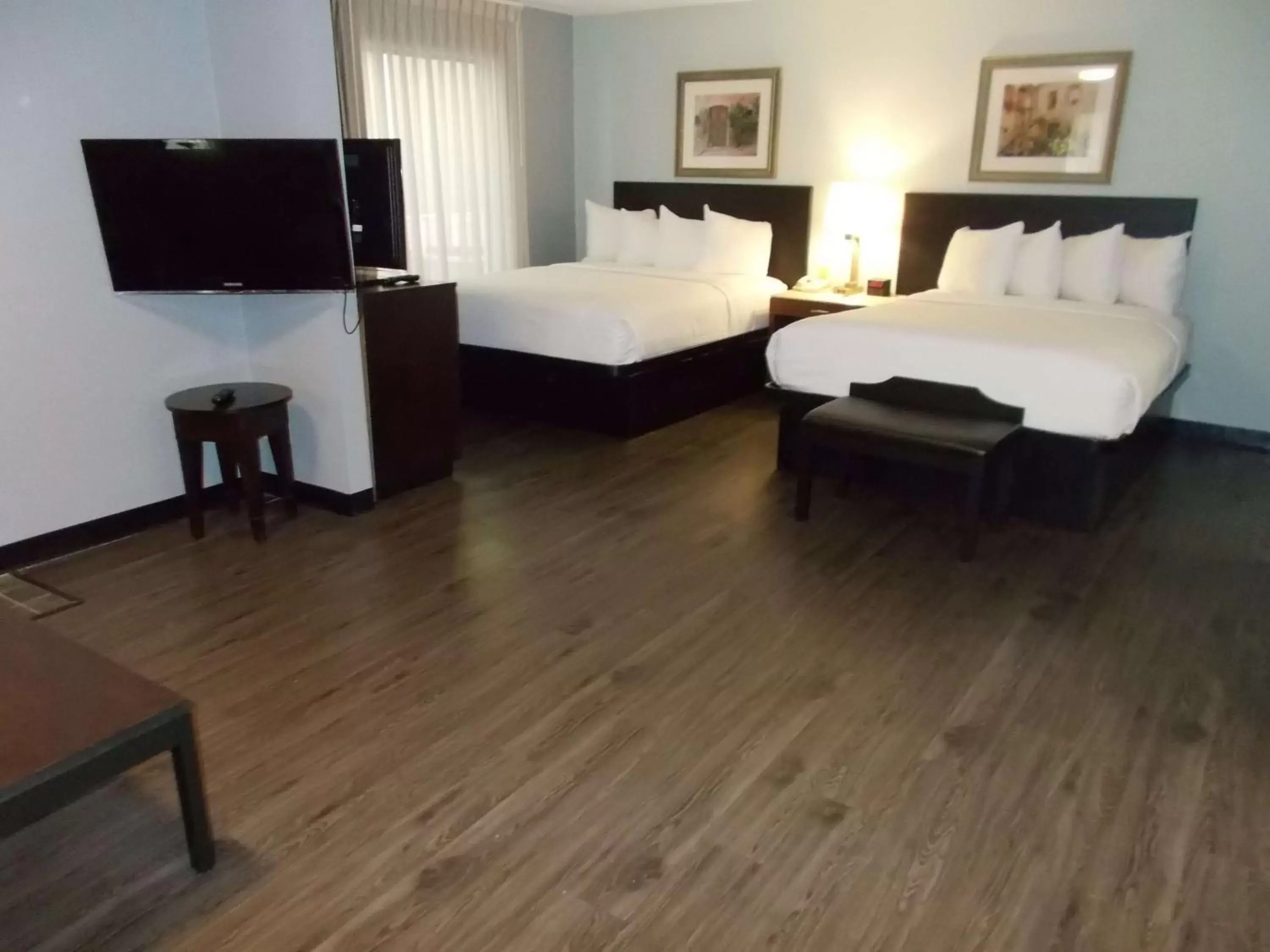 Photo of the whole room, Bed in SureStay Studio by Best Western Pensacola