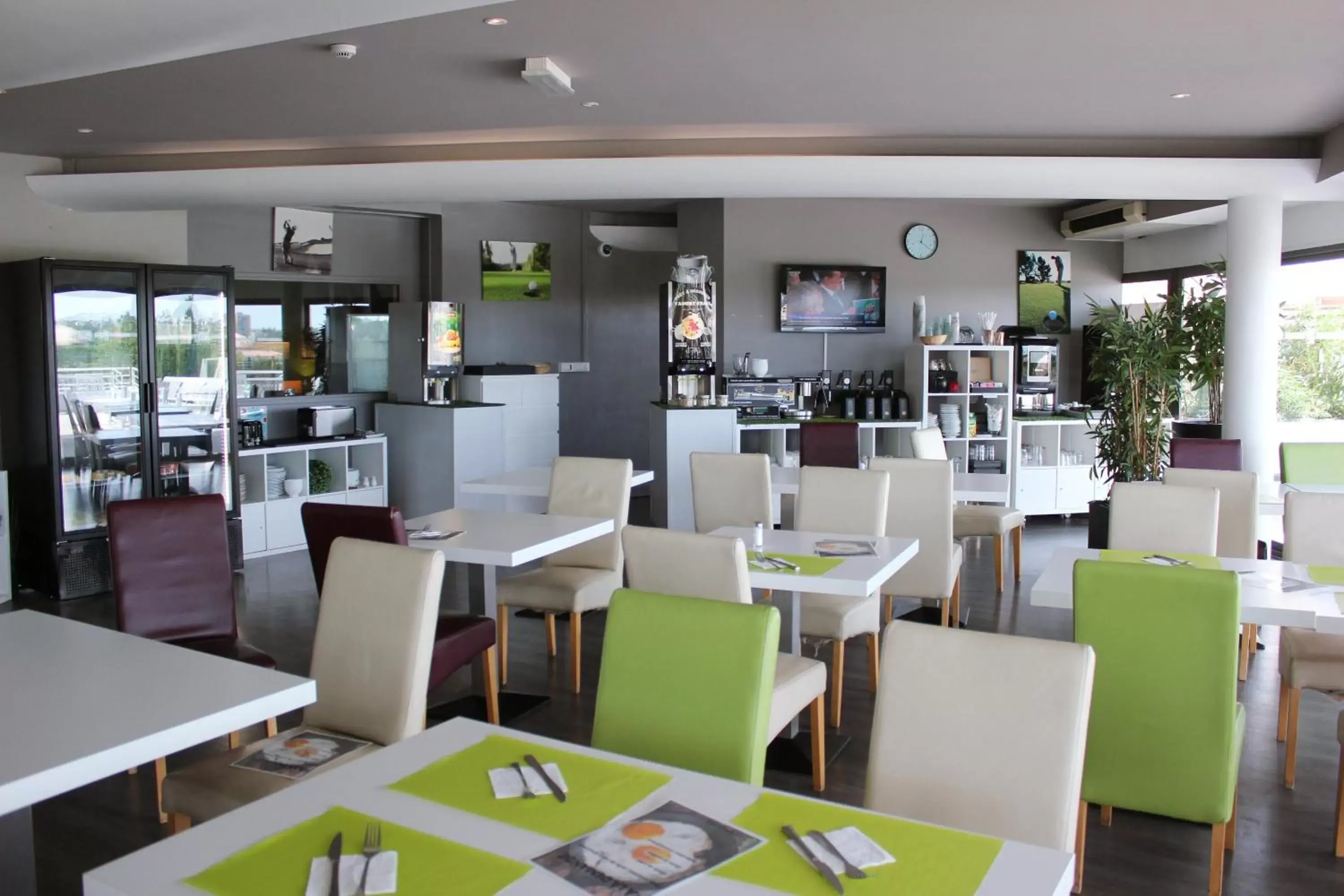 Seating area, Restaurant/Places to Eat in Hôtel Golf Fontcaude