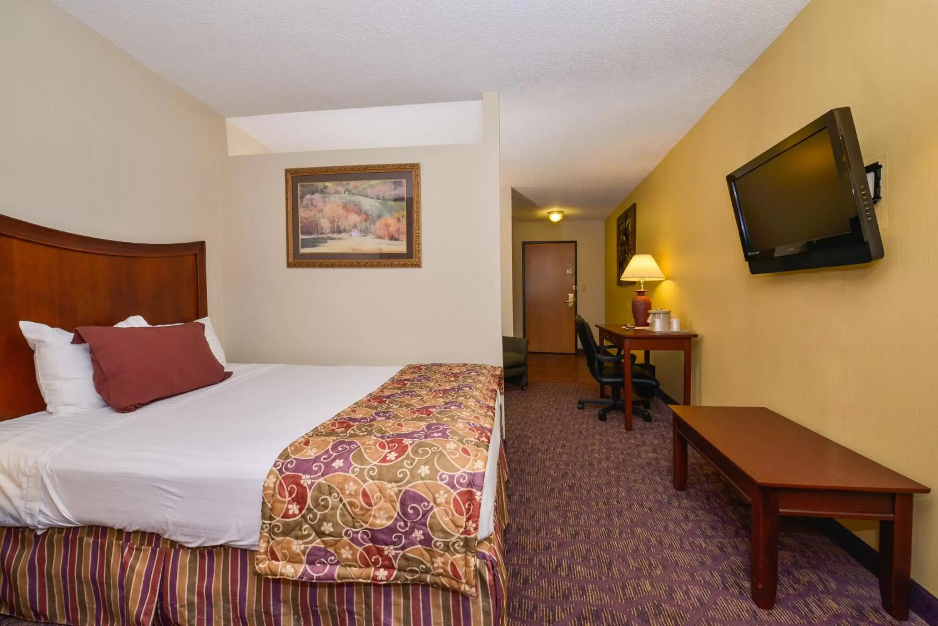 Bedroom, Bed in Lamplighter Inn-South Bedroom, Bed in Lamplighter Inn-South