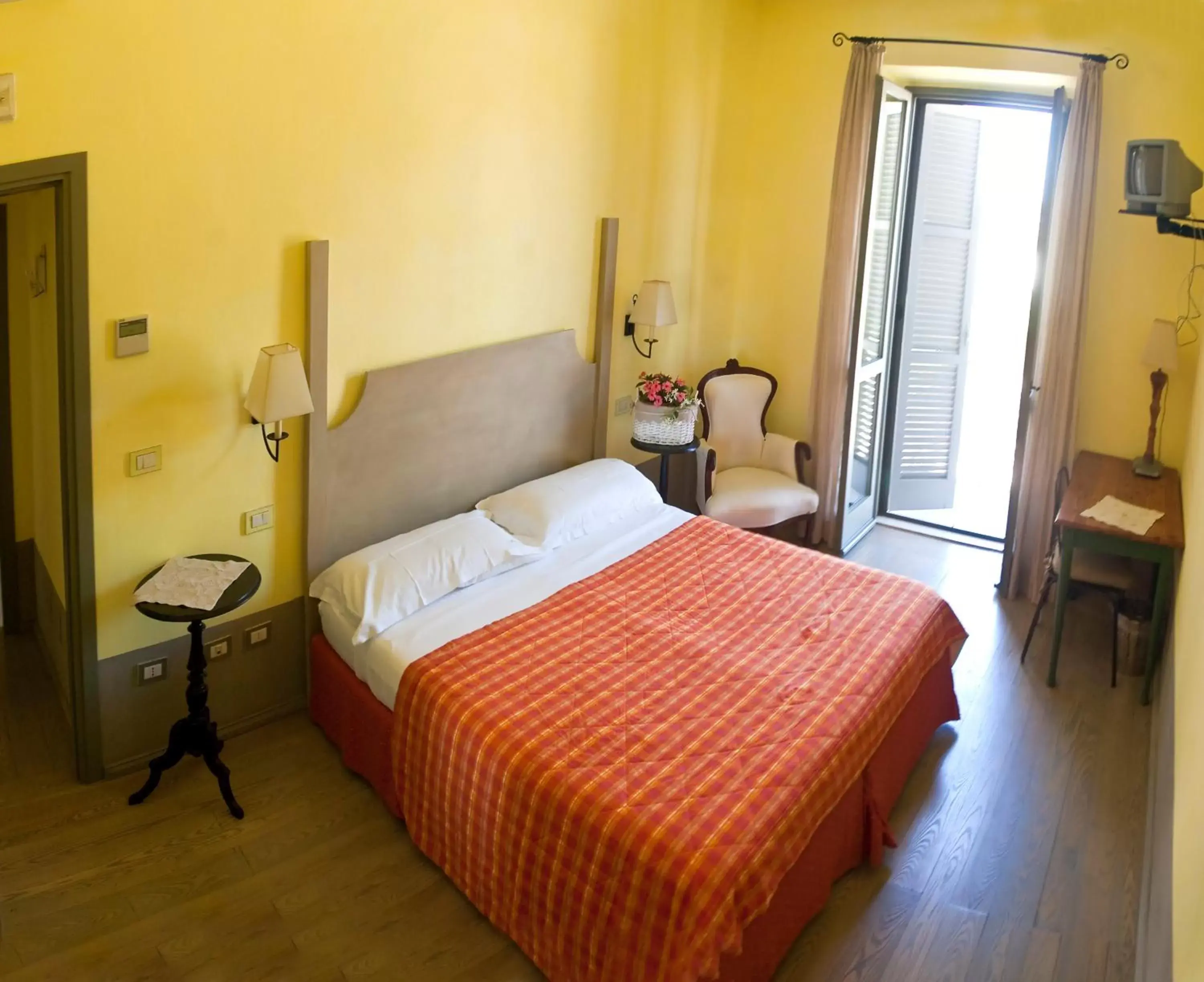 Photo of the whole room, Bed in Locanda Delle Mura Anna De Croy