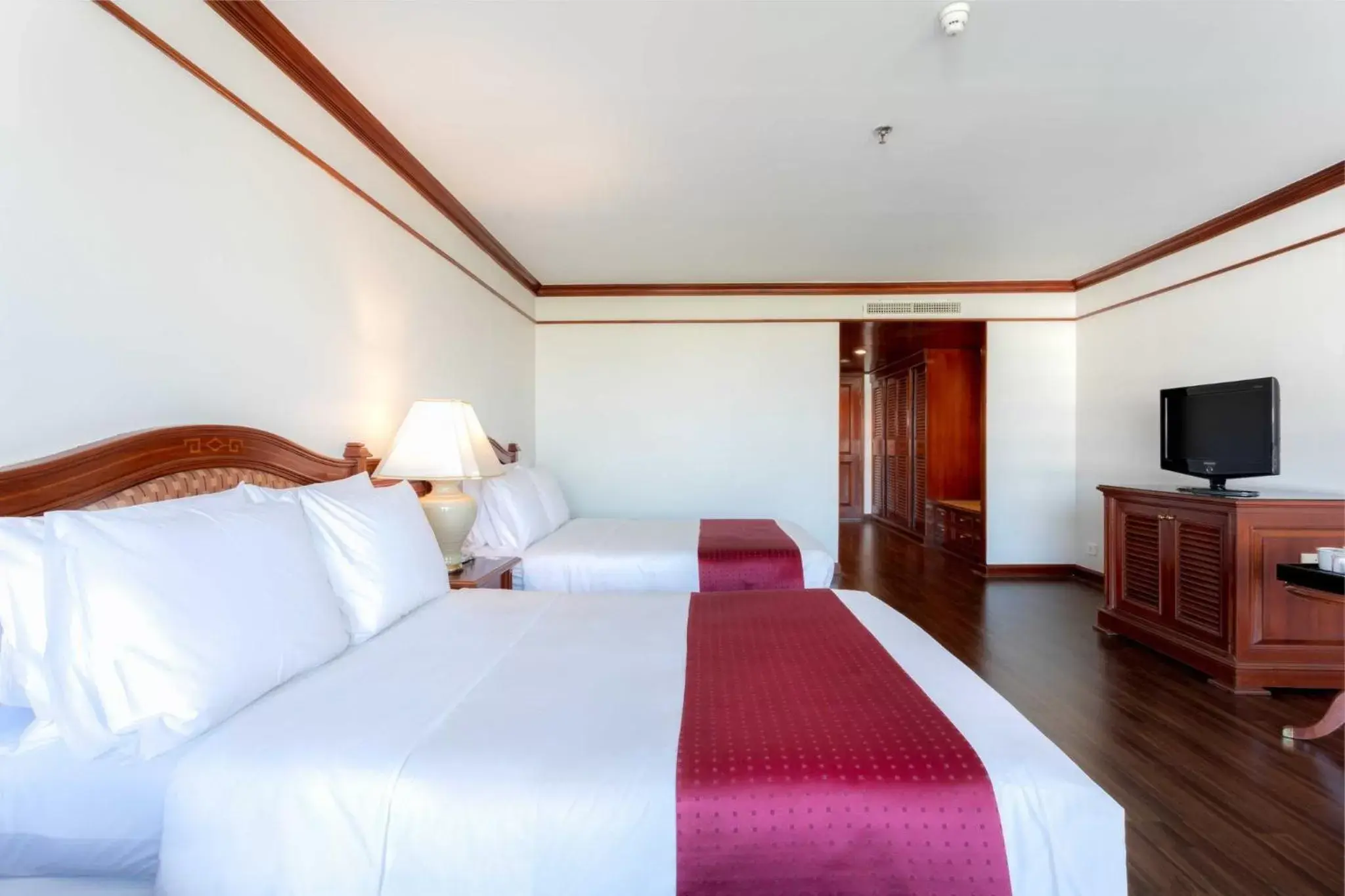 Bedroom, Bed in Centara Riverside Hotel Chiang Mai