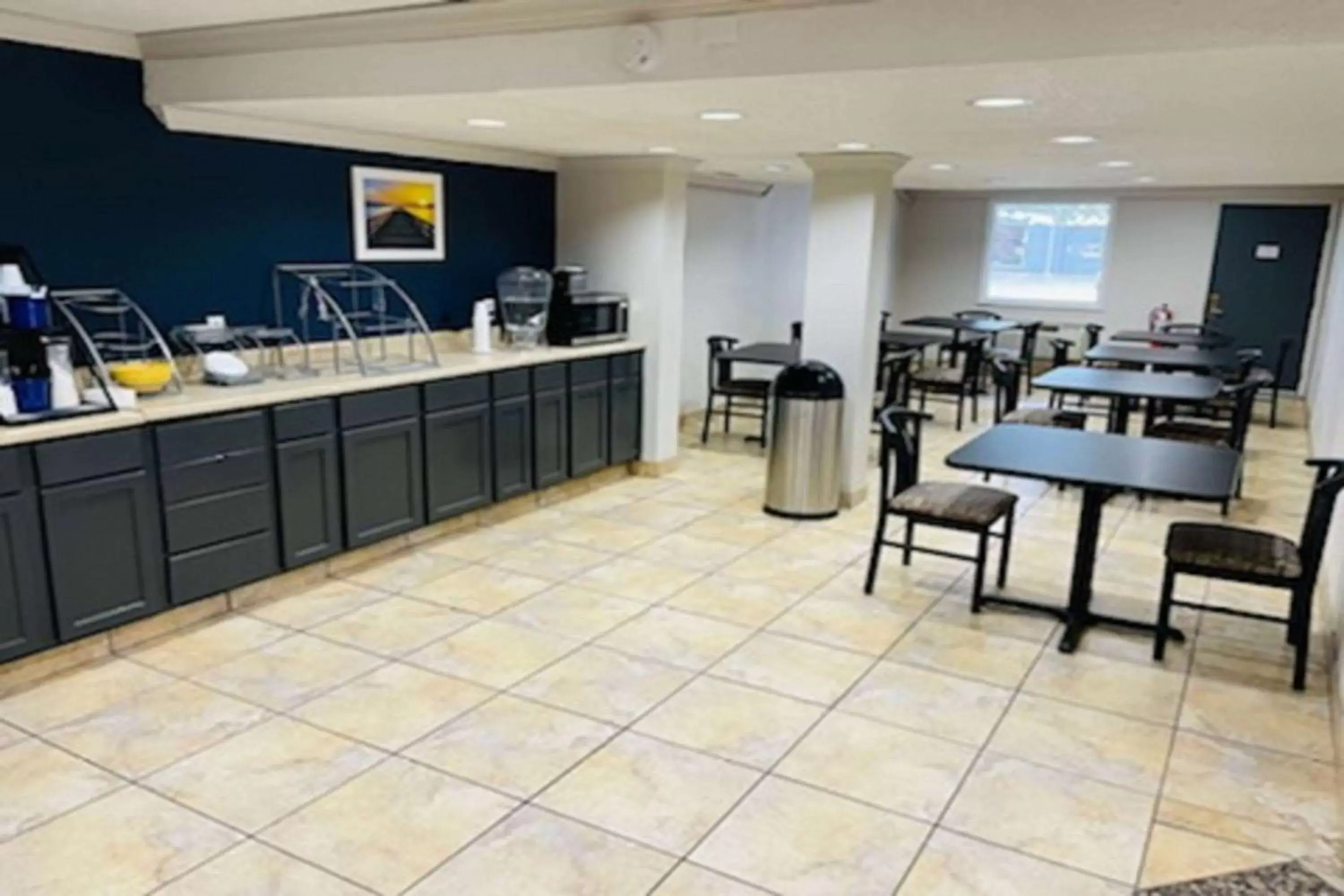 Restaurant/places to eat in Days Inn and Suites by Wyndham Port Huron Restaurant/places to eat in Days Inn and Suites by Wyndham Port Huron