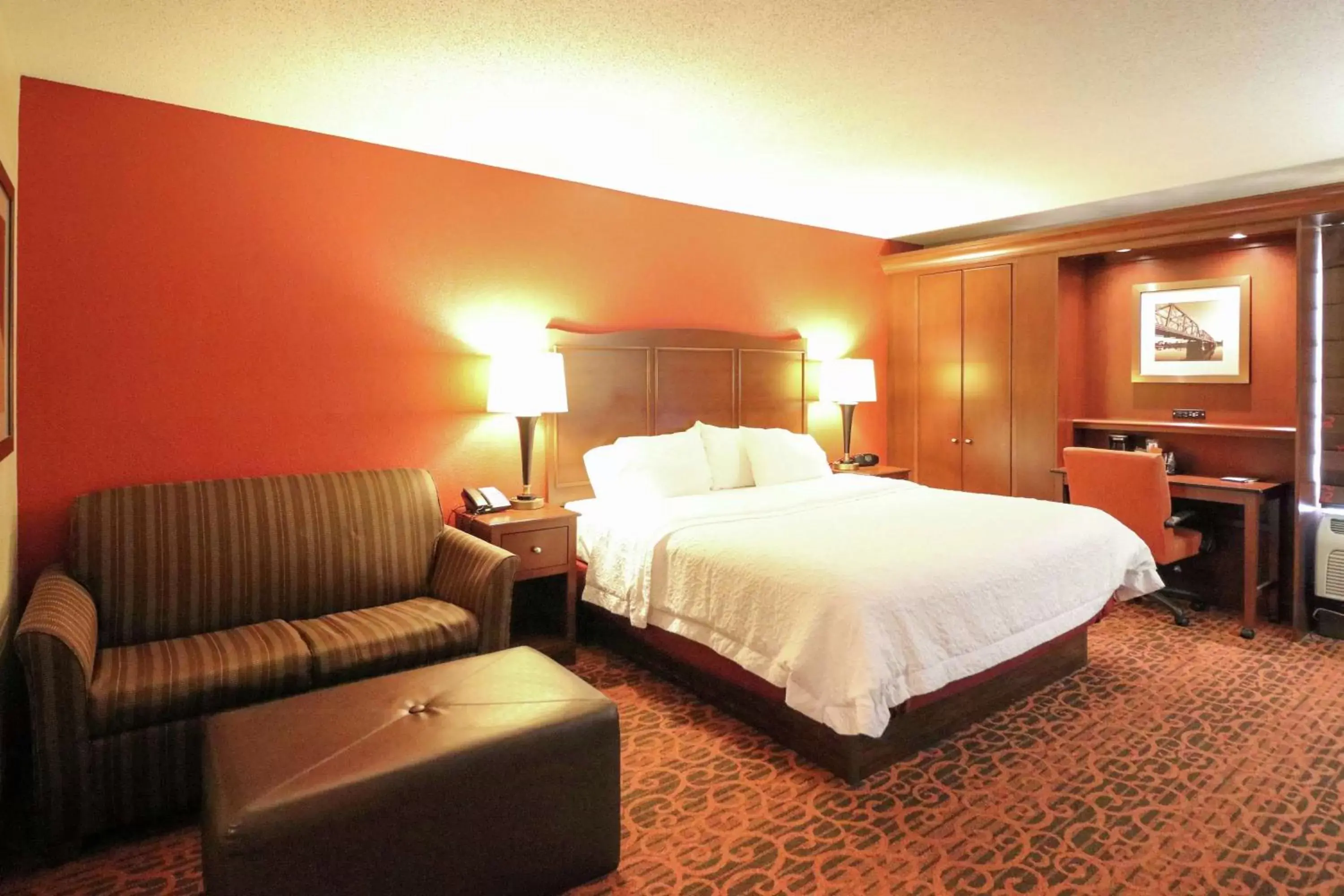 Photo of the whole room, Bed in Hampton Inn Columbus-South
