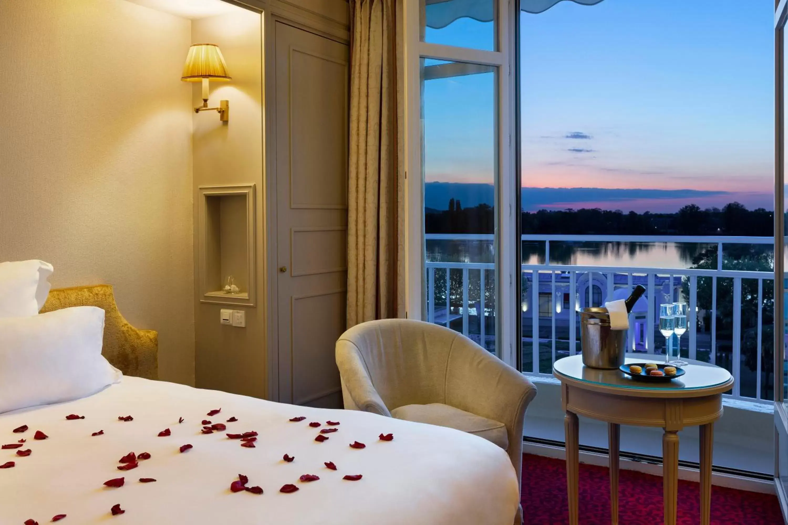 Bedroom in Hôtel Barrière le Grand Hôtel Enghien-les-Bains