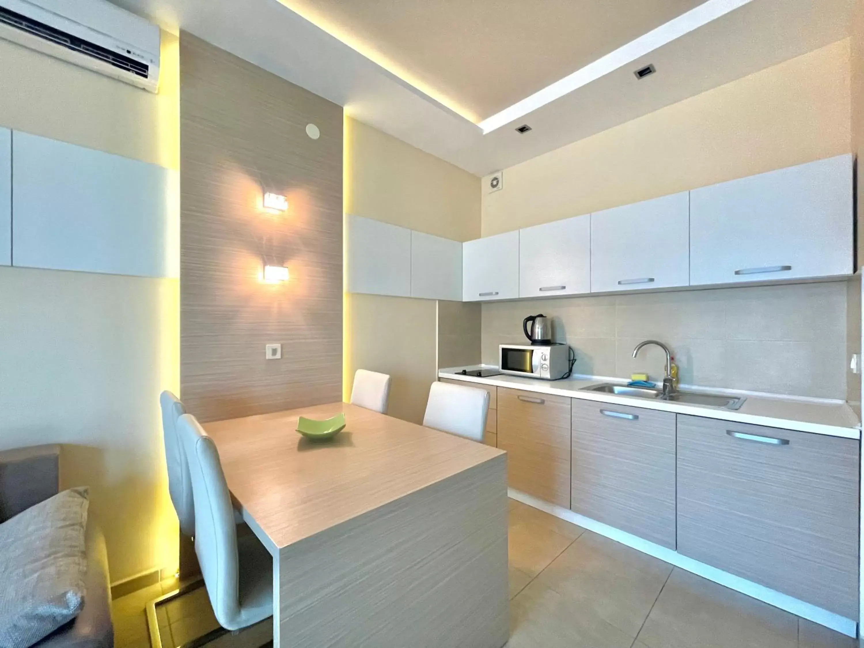 Kitchen or kitchenette, Kitchen/Kitchenette in Hotel Butua Residence