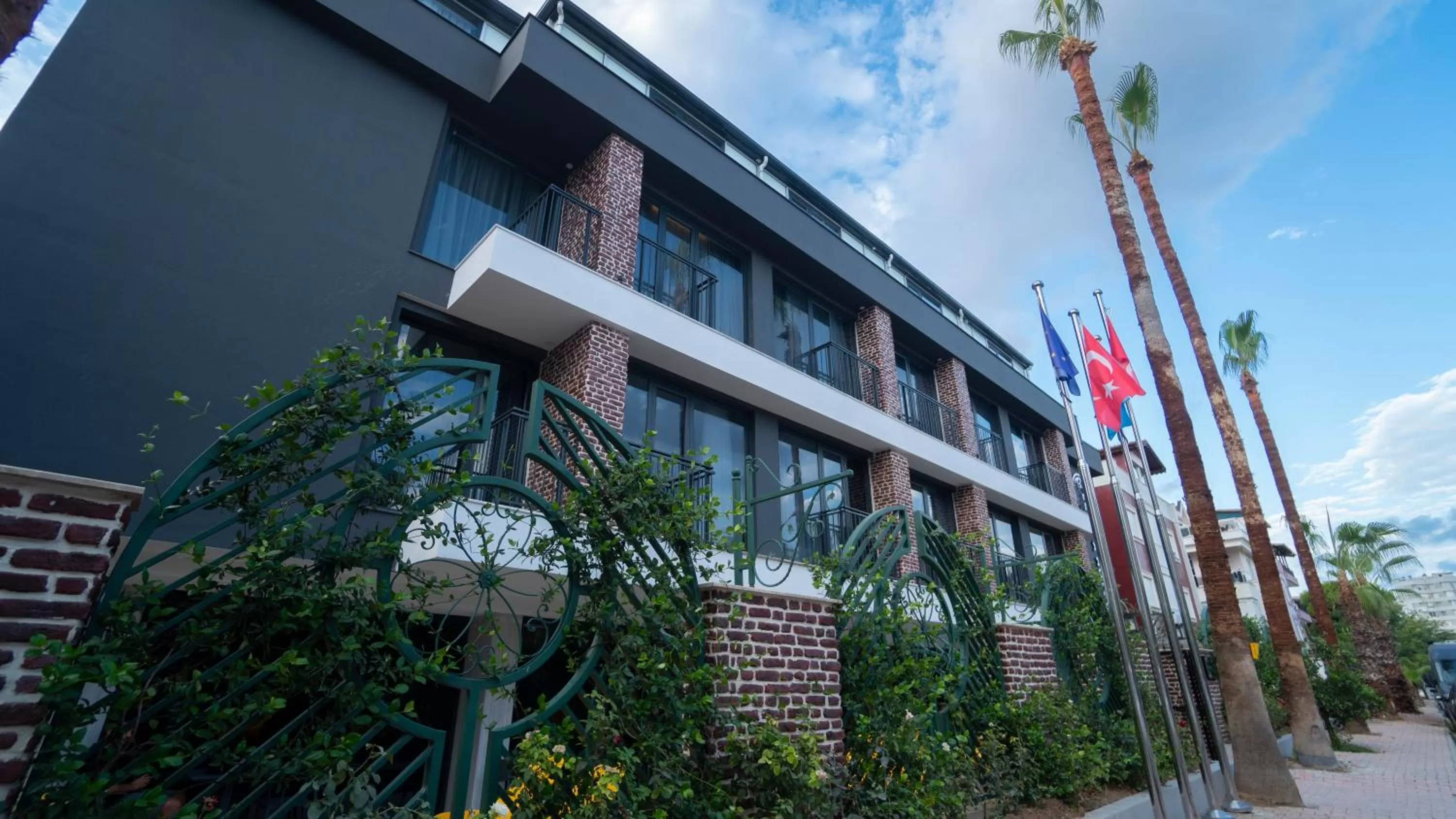 Facade/entrance, Property Building in Estera Hotel Silent