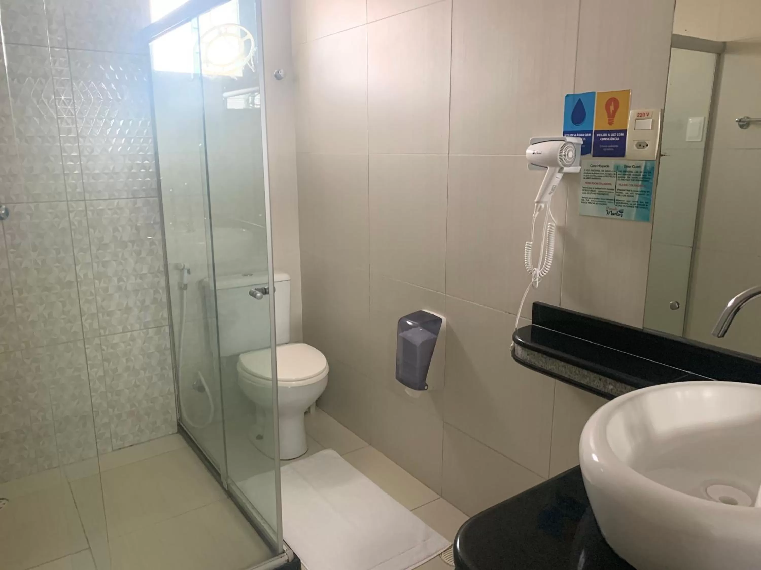 Toilet in Pousada Mariluz