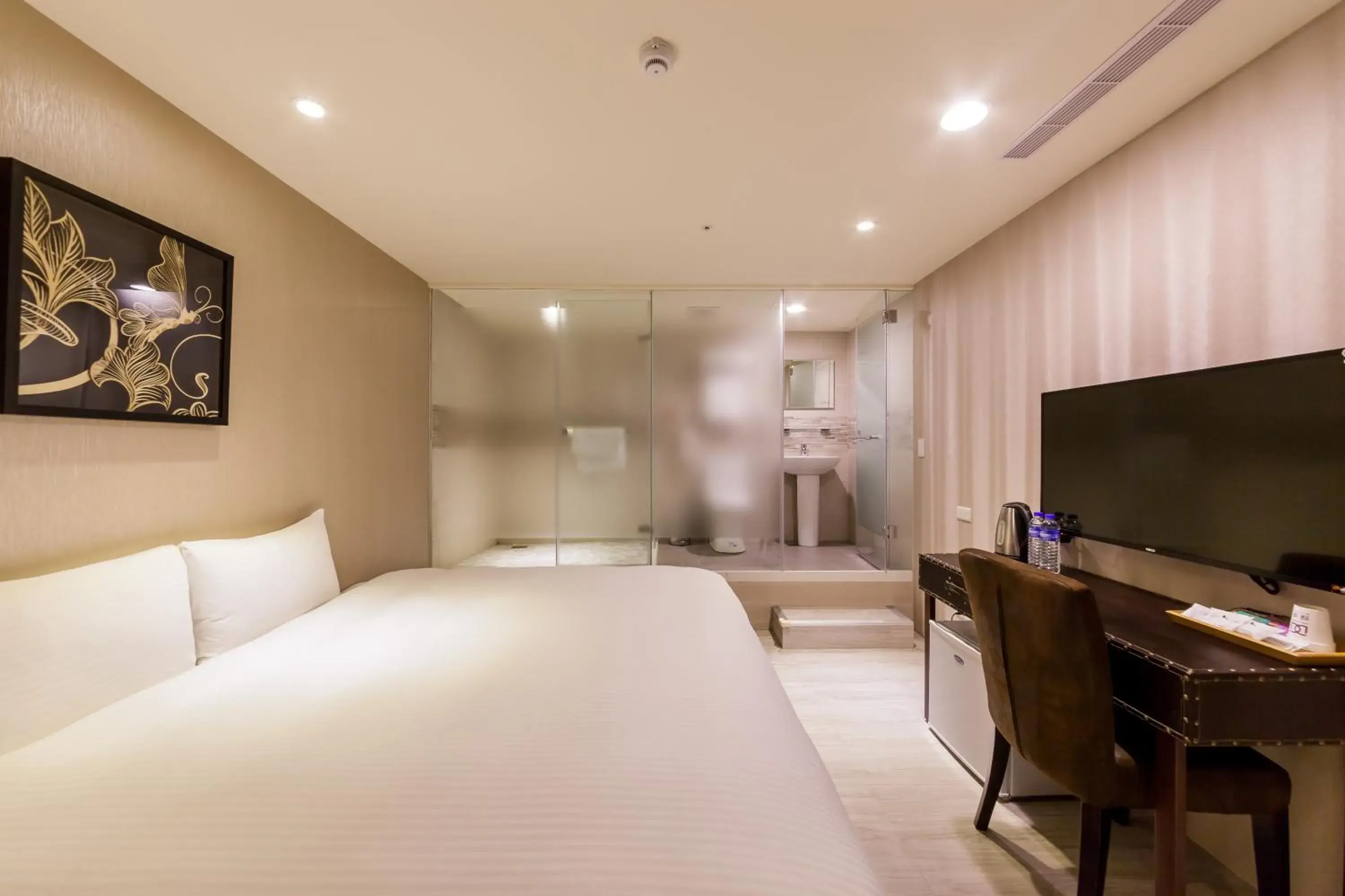 Bedroom, TV/Entertainment Center in XinsheHotel - Chungli