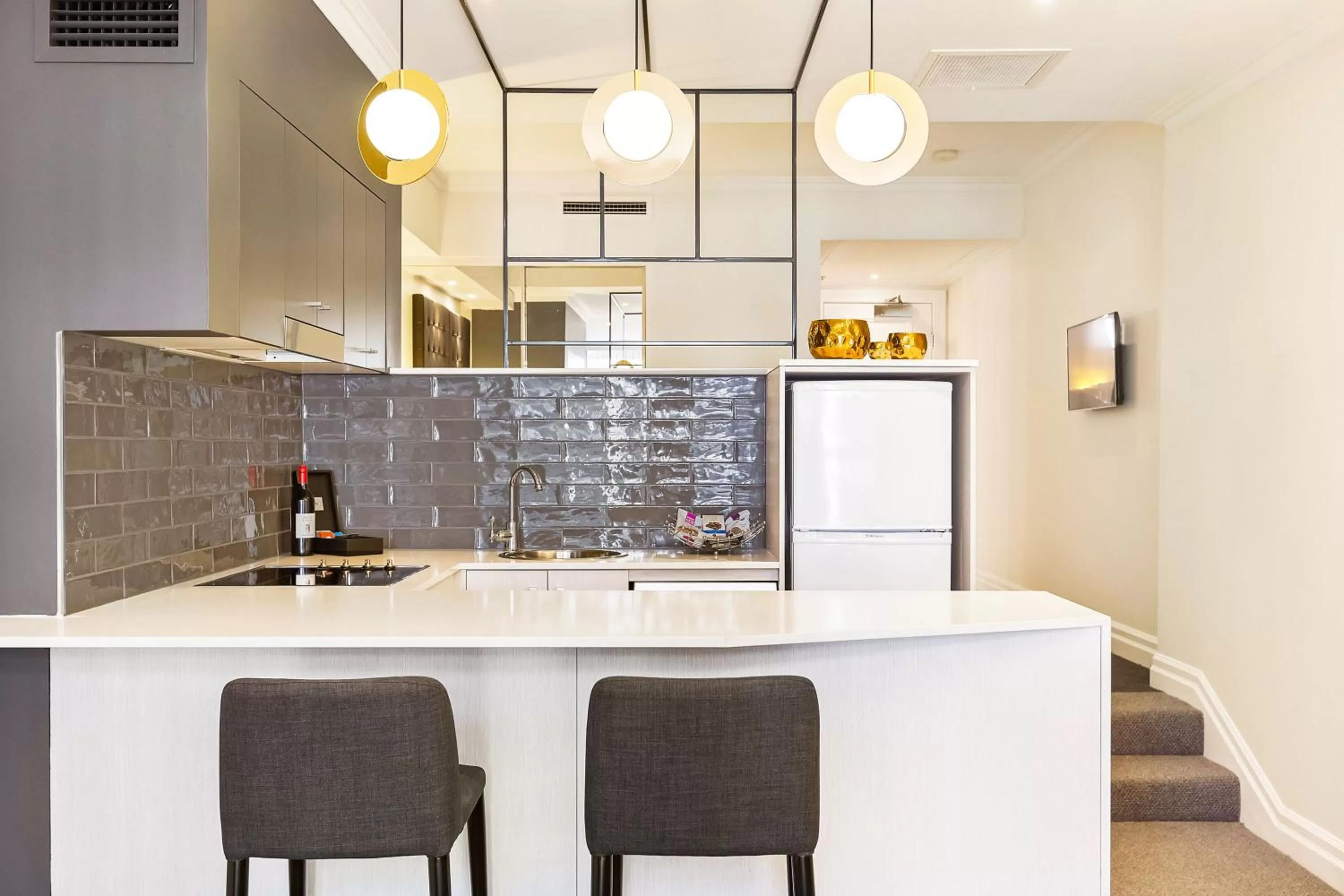 Kitchen or kitchenette in Mantra 2 Bond Street